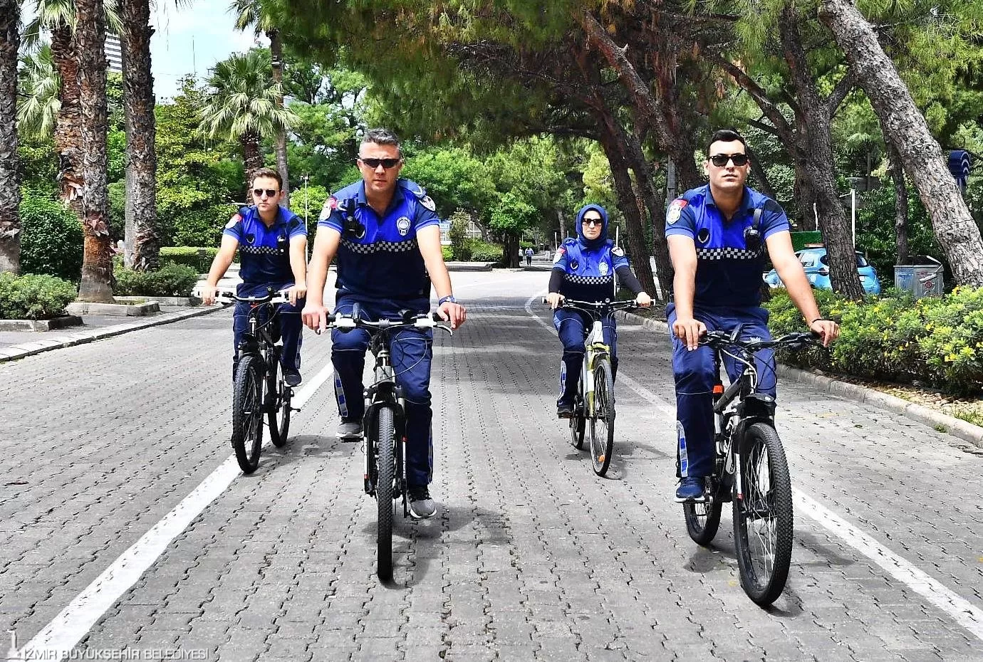 İzmir Büyükşehir Belediyesi, karavan parkı sorununun kalıcı çözümü için harekete geçti. İnciraltı ve Karşıyaka'da toplam 433 karavan tahliye edilirken, yeni karavan park alanları da tespit ediliyor.