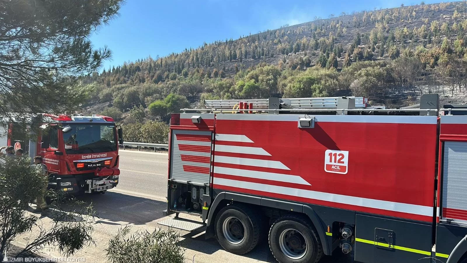 İzmir Büyükşehir Belediyesi, yaz aylarında artan orman yangınlarına karşı tetikte! Kurban Bayramı tatilinde 4 gün içinde 355 yangın çıktı, bunlardan 325'i anında söndürüldü.