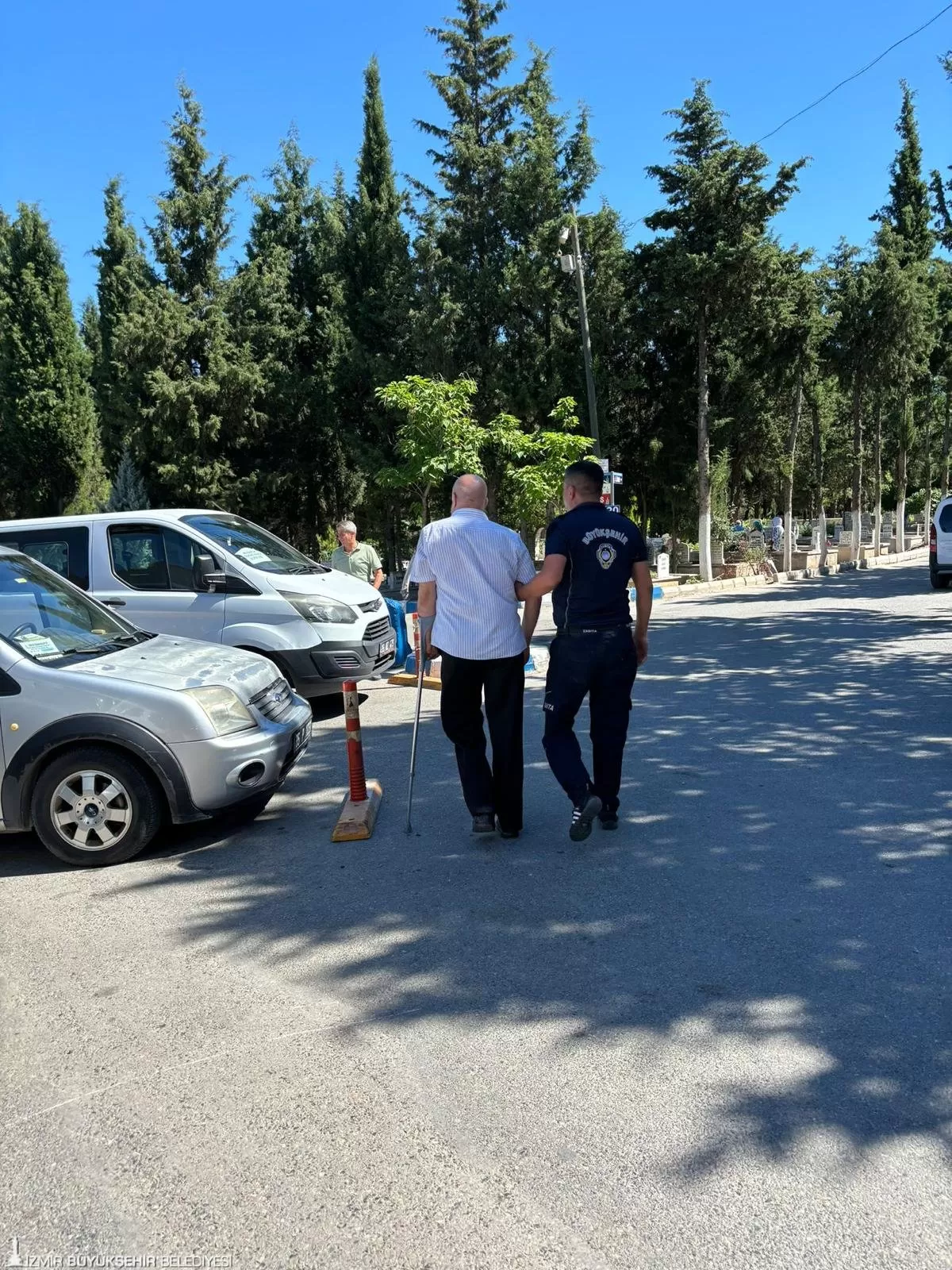 İzmir Büyükşehir Belediyesi zabıta ekipleri, Kurban Bayramı'nda kent genelinde yoğun bir çalışma yürüttü.