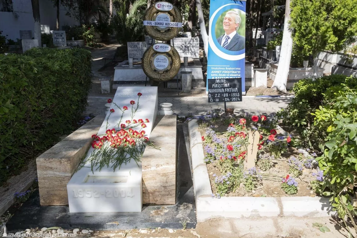 İzmir'in unutulmaz belediye başkanlarından Ahmet Piriştina, vefatının 20. yılında sevenleri tarafından Aşağı Narlıdere Mezarlığı'nda anıldı.