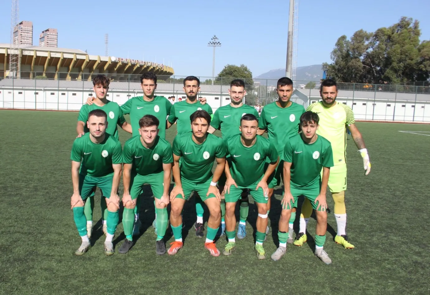 Bornova Belediyespor, İzmir Bülent Toprak Çelik 1. Amatör Lig Play-Off C Grubu'nda Karabağlar Yeşilyurt FK'yı 5-0 mağlup ederek Süper Amatör Lig'e yükselmeyi başardı.