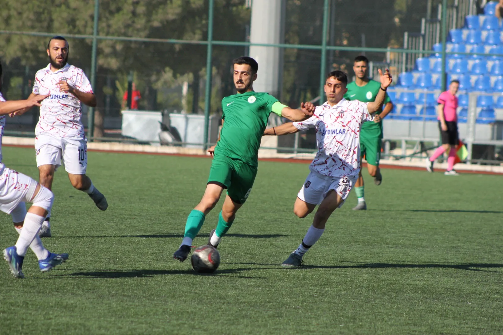 Bornova Belediyespor, İzmir Bülent Toprak Çelik 1. Amatör Lig Play-Off C Grubu'nda Karabağlar Yeşilyurt FK'yı 5-0 mağlup ederek Süper Amatör Lig'e yükselmeyi başardı.