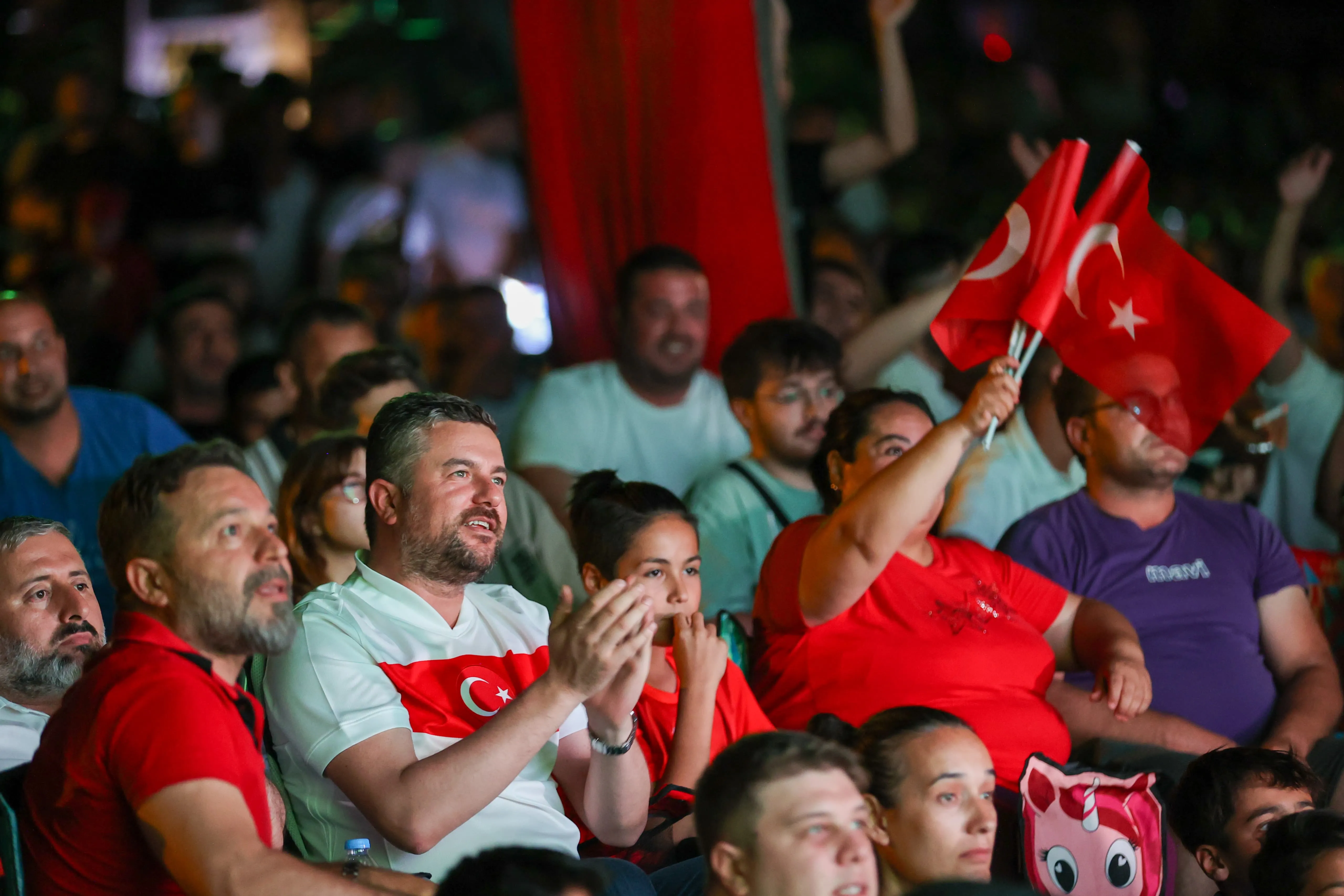 Buca Belediyesi, futbolseverleri yarın akşam saat 22.00'de Avusturya ile karşılaşacak olan A Milli Futbol Takımı'nı dev ekranda desteklemeye davet ediyor.