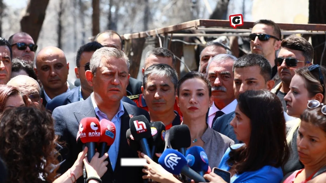 CHP Lideri Özgür Özel, Efes Selçuk'taki Orman Yangını Bölgesinde İncelemelerde Bulundu