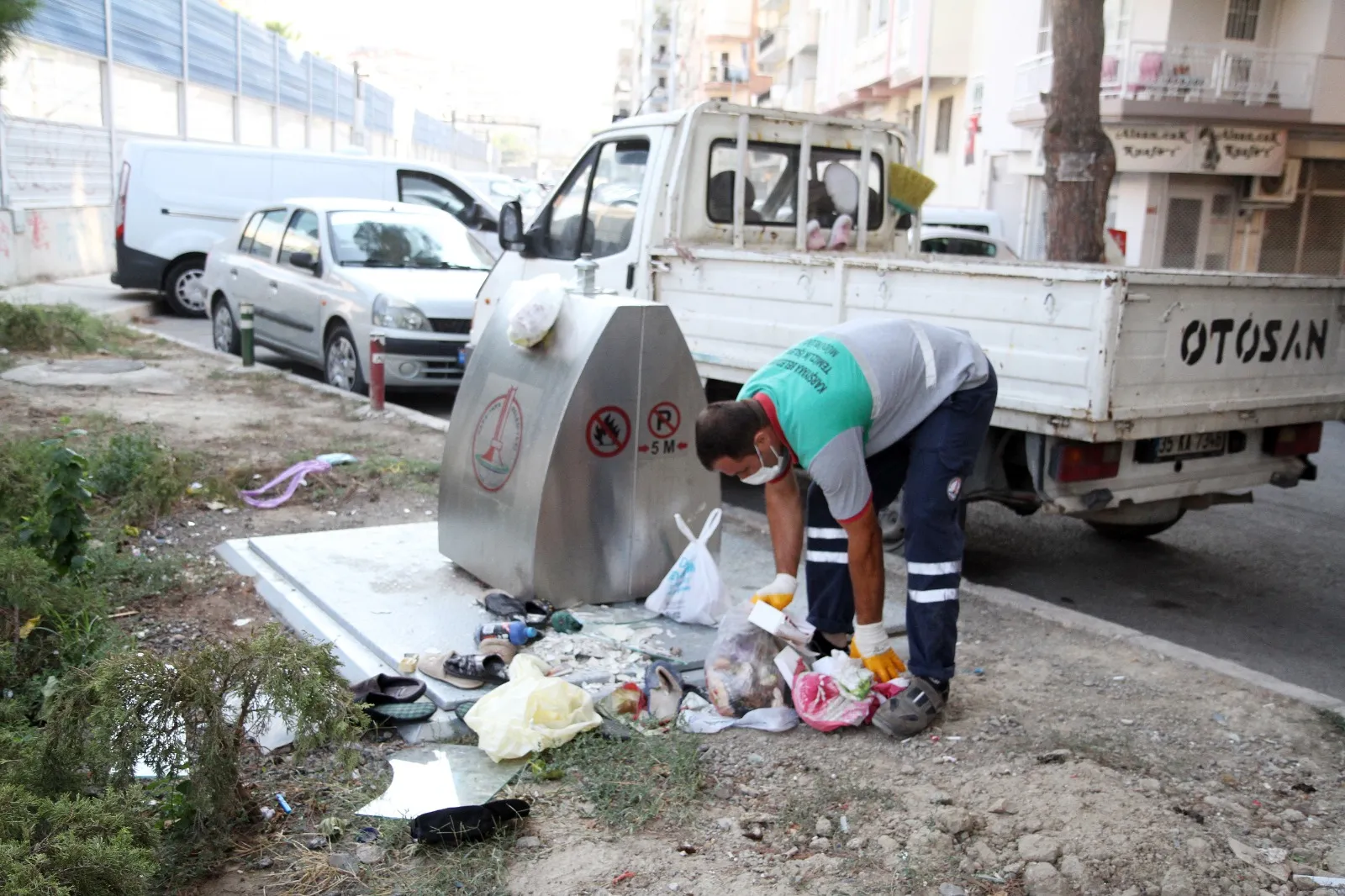 Karşıyaka Belediyesi, "Hedef Tertemiz Karşıyaka" kampanyası kapsamında yoğun çalışmalarına devam ediyor. 