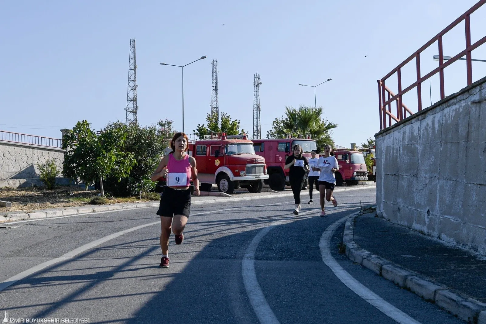 İzmir Büyükşehir Belediyesi Zabıta Dairesi Başkanlığı, 36 kişilik zabıta memuru alımı için düzenlediği sınavda adaylar zorlu bir parkur ve mülakatlarla karşı karşıya kaldı.