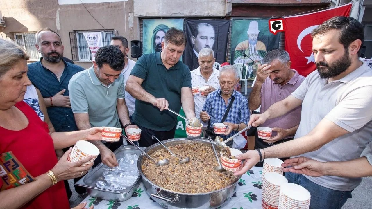 İzmir'de Birlik ve Beraberlik Mesajı: Başkan Tugay Aşure Lokmasında!