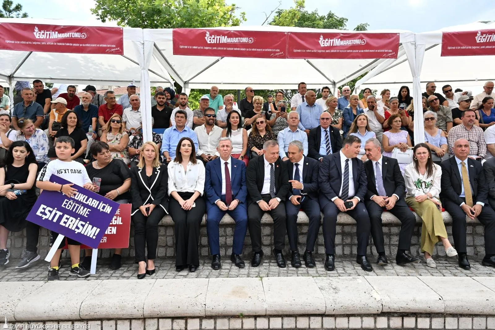 İzmir Büyükşehir Belediye Başkanı Dr. Cemil Tugay'dan müjdeli haber: Bu sene, sosyoekonomik durumu kötü mahallelerdeki okulların kantinlerini İzmir Büyükşehir Belediyesi işletecek!