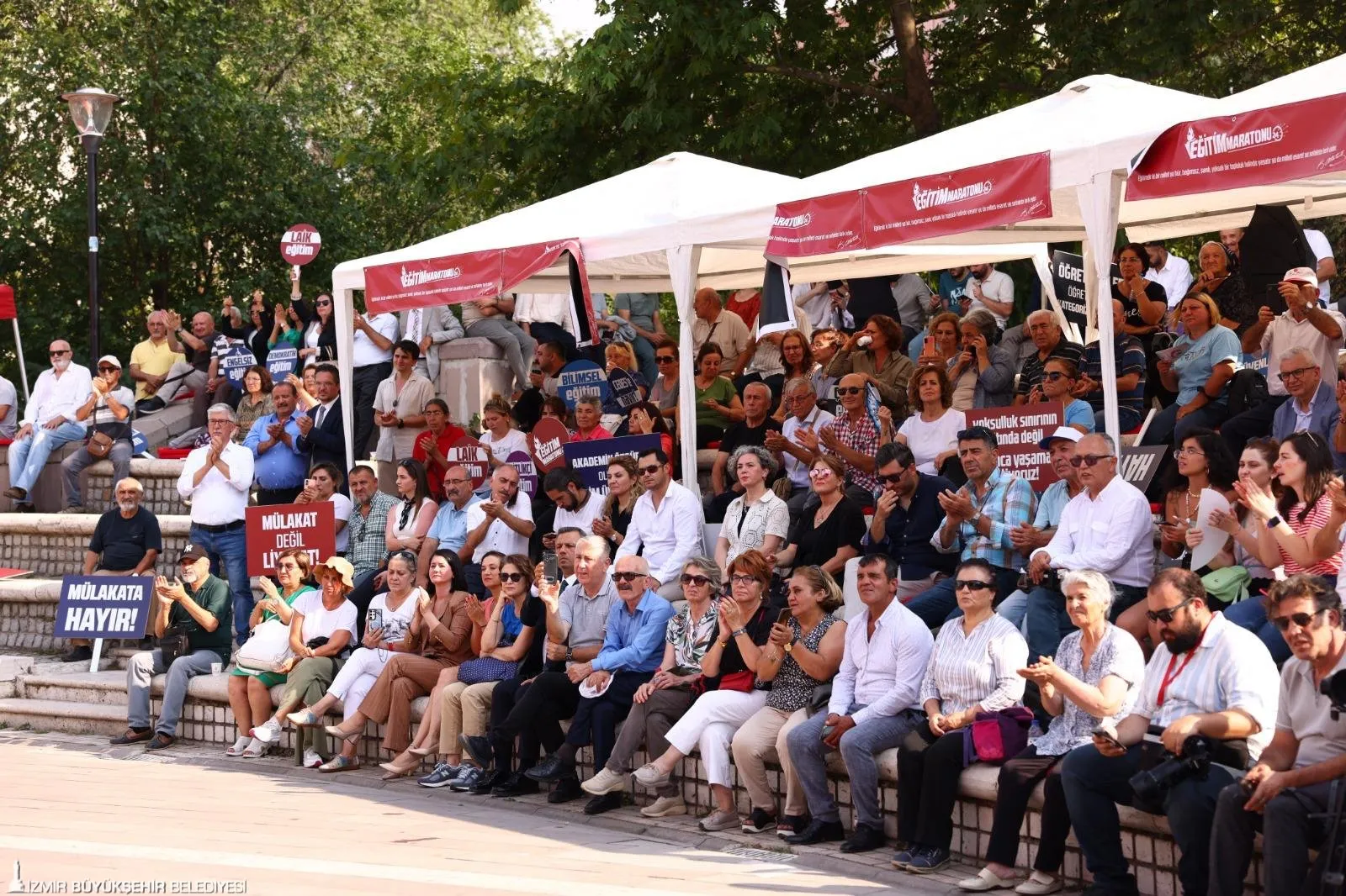 İzmir Büyükşehir Belediye Başkanı Dr. Cemil Tugay'dan müjdeli haber: Bu sene, sosyoekonomik durumu kötü mahallelerdeki okulların kantinlerini İzmir Büyükşehir Belediyesi işletecek!