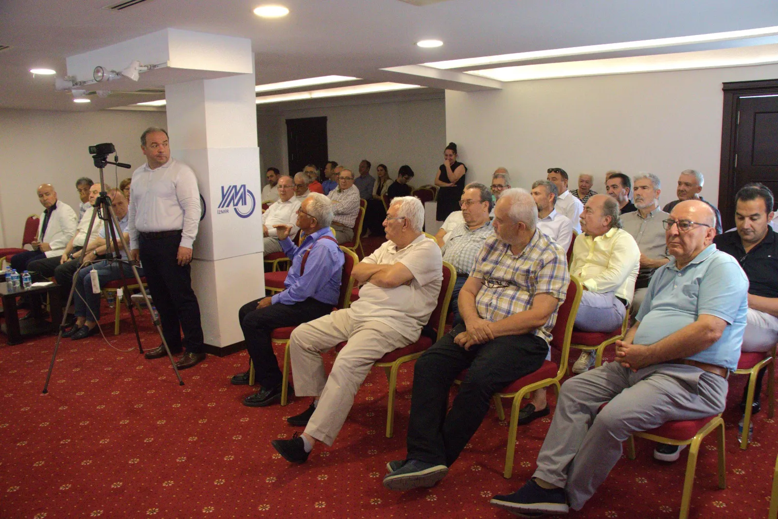 İzmir YMMO Başkanı Yaşar Zengin, Serbest Kürsü toplantısında iki yıllık icraatlarını değerlendirdi ve yeni vergi paketi ile ilgili görüşlerini açıkladı.