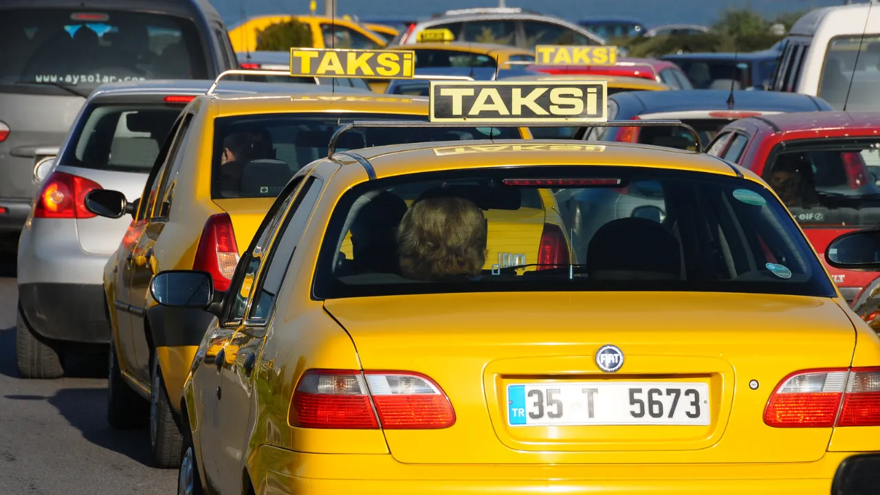 İzmir’de taksi ücretlerine 1 ayda çifte zam