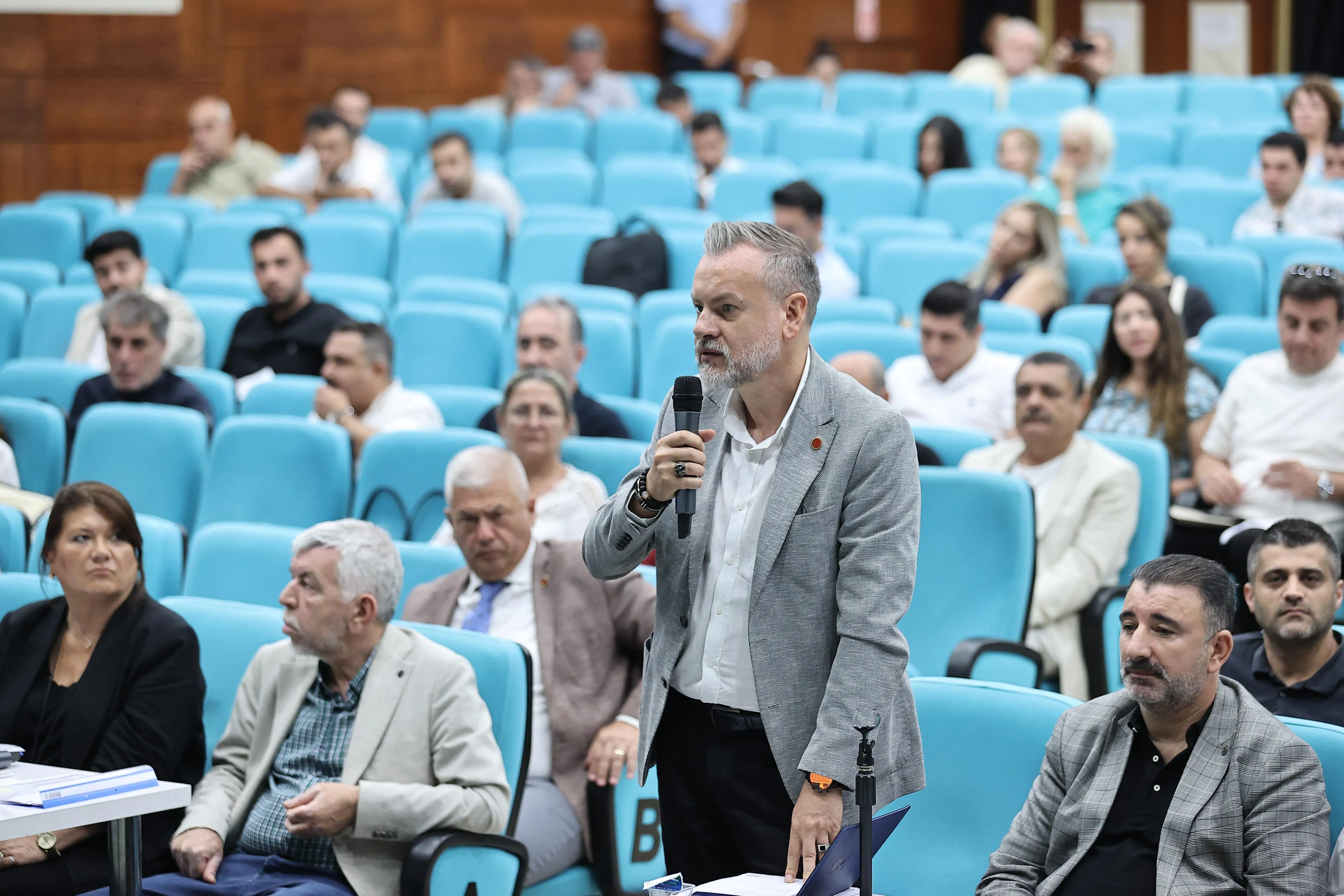 Konak Belediye Meclisi'nde önemli kararlar alındı. Gültepe, Gürçeşme ve Beştepeler bölgelerinde doğalgaz çalışmaları başlıyor. 