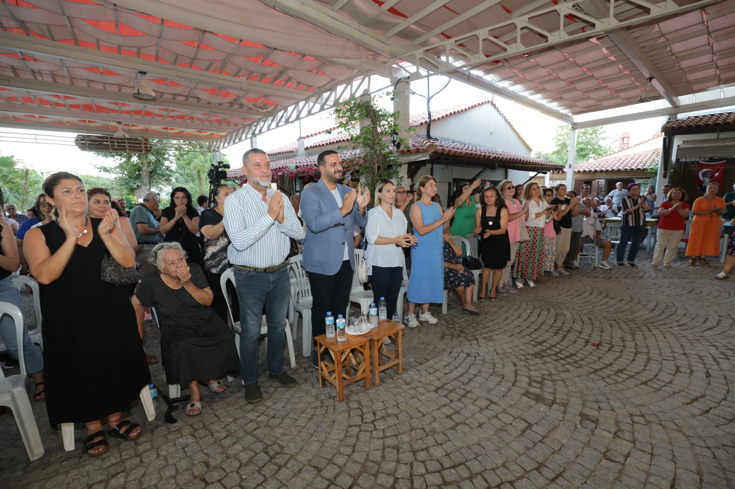 Madımak Katliamı’nın 31. yılında Narlıdere Belediyesi tarafından düzenlenen anma programında, hayattan koparılan canlar türkülerle anıldı.