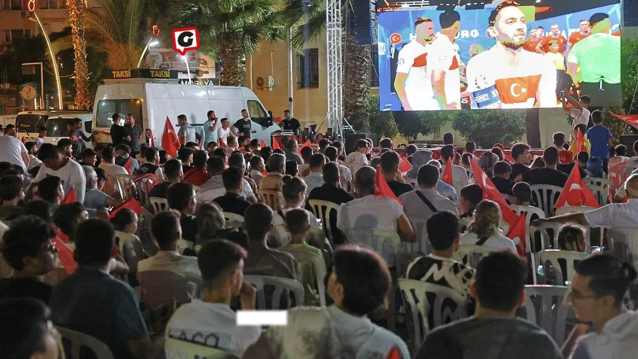 Menemen'de Milli Coşku Dev Ekranda! Avusturya Maçı Cumhuriyet Meydanı'nda!