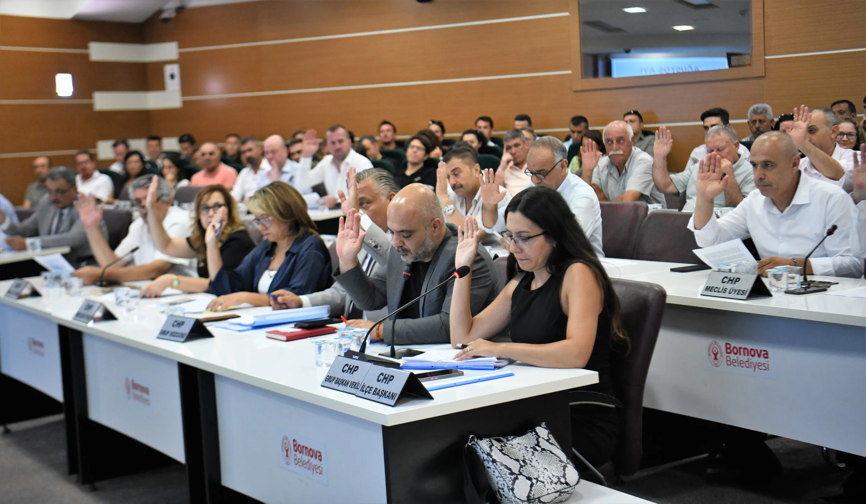 Bornova Belediyesi, sosyal belediyecilik anlayışıyla hayata geçirdiği Kent Lokantası projesiyle vatandaşlara uygun fiyatlı yemek hizmeti sunacak. 