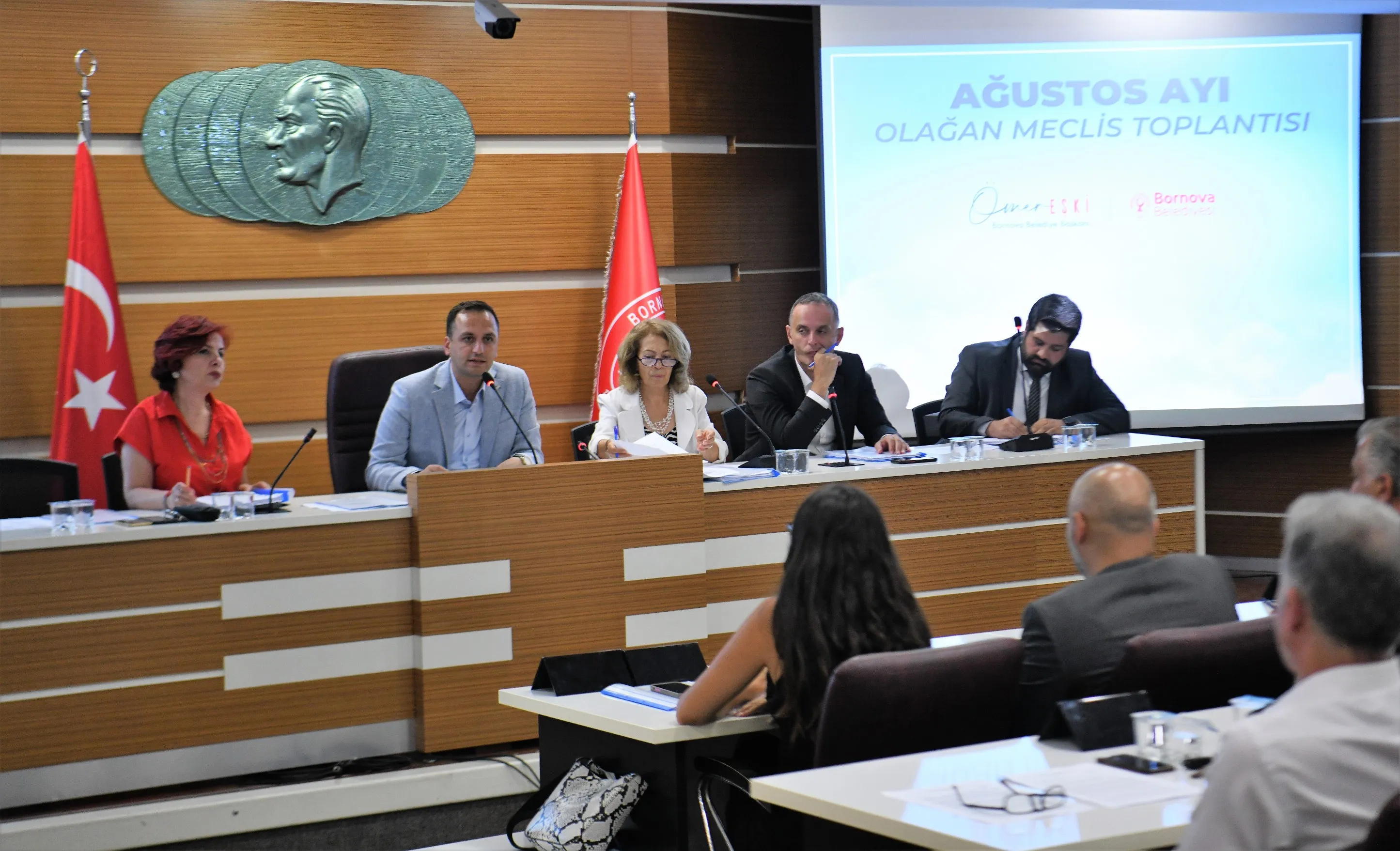 Bornova Belediyesi, sosyal belediyecilik anlayışıyla hayata geçirdiği Kent Lokantası projesiyle vatandaşlara uygun fiyatlı yemek hizmeti sunacak. 