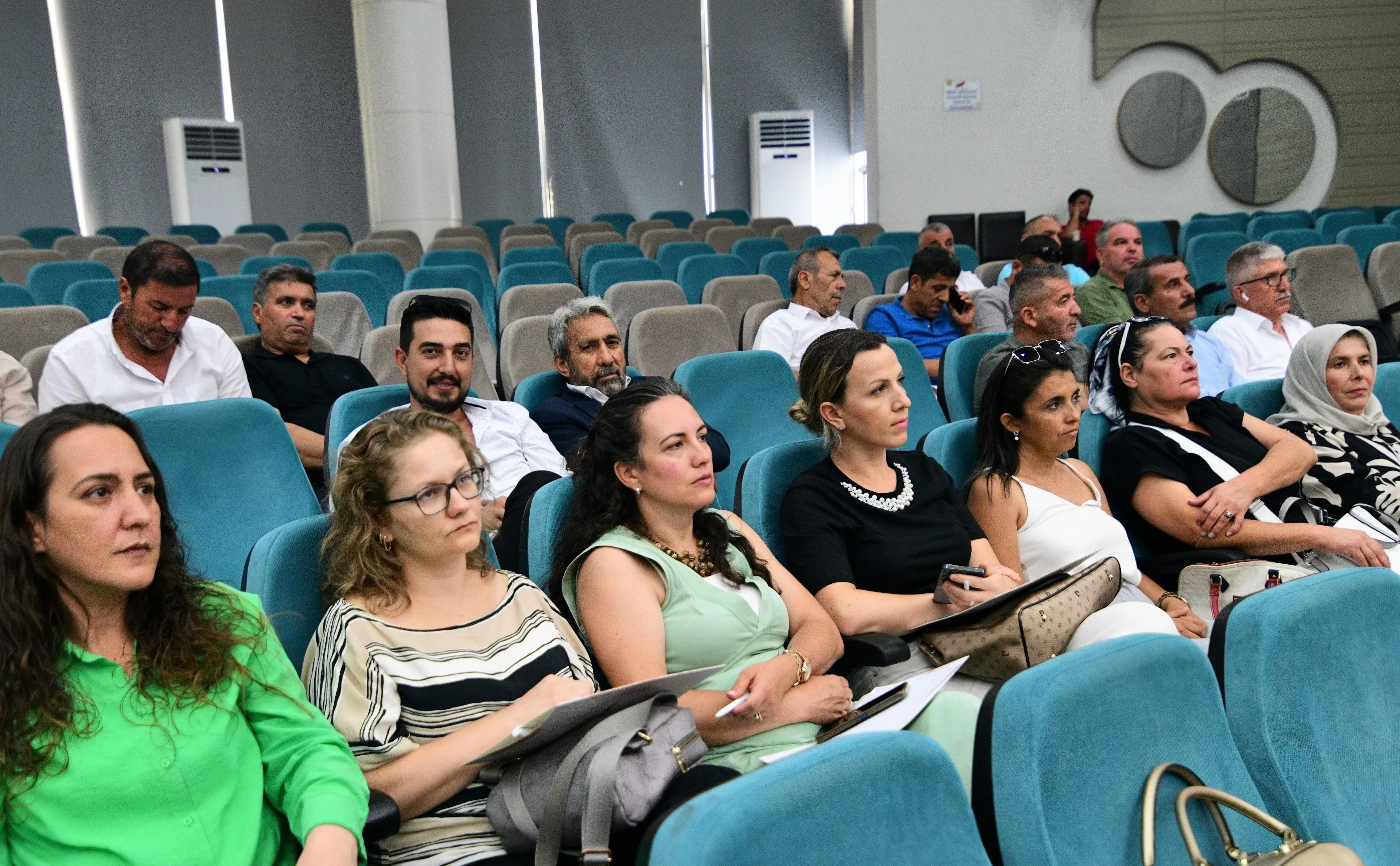 Bornova'da yerel yönetimlerde şeffaflık ve katılımı artırmayı hedefleyen Bornova Belediyesi, Kent Konseyi kurma çalışmalarını sürdürüyor. 