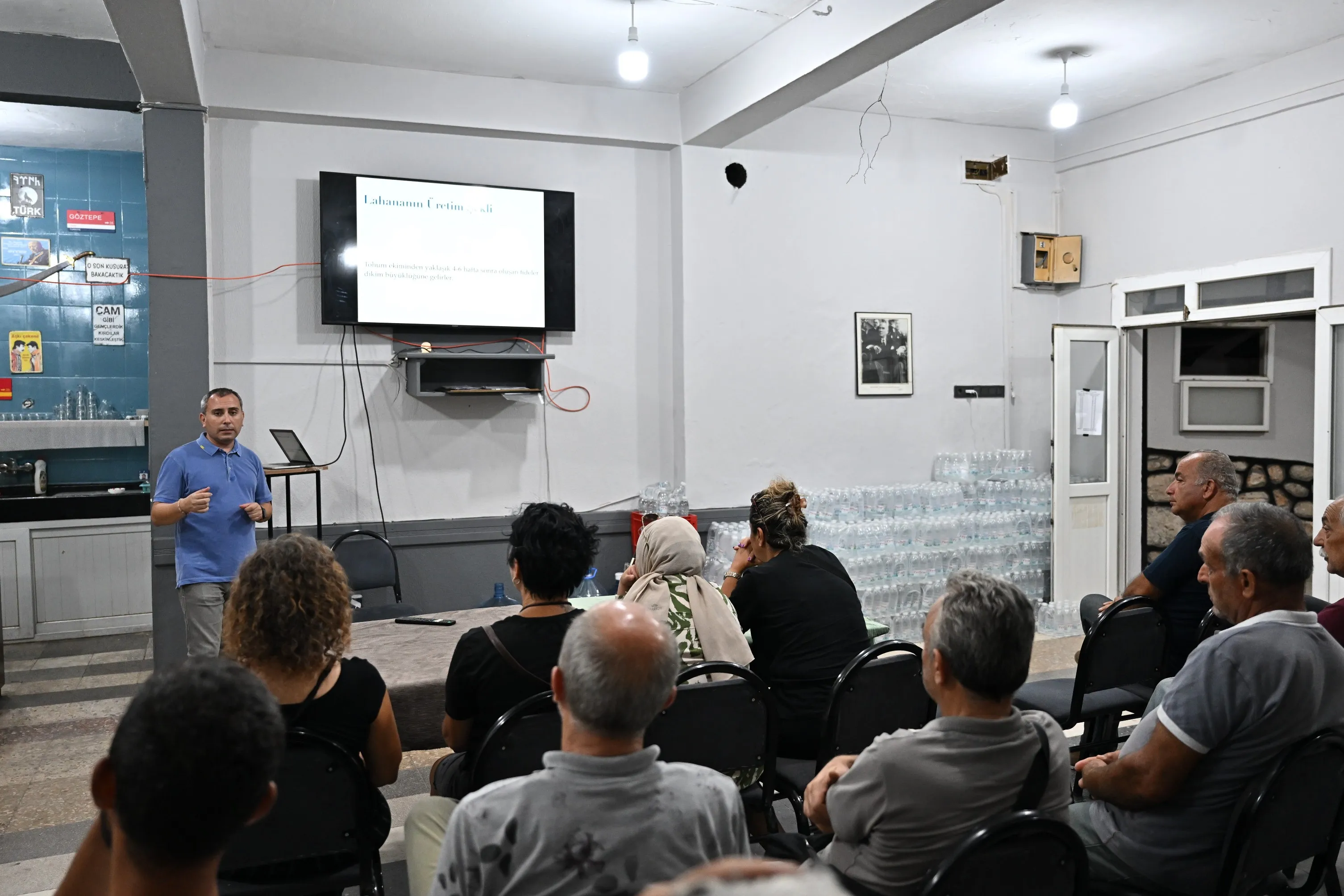 Bornova Belediyesi, tarımsal üretimi desteklemek amacıyla köylerde kış sebzesi yetiştirme eğitimleri düzenliyor. 