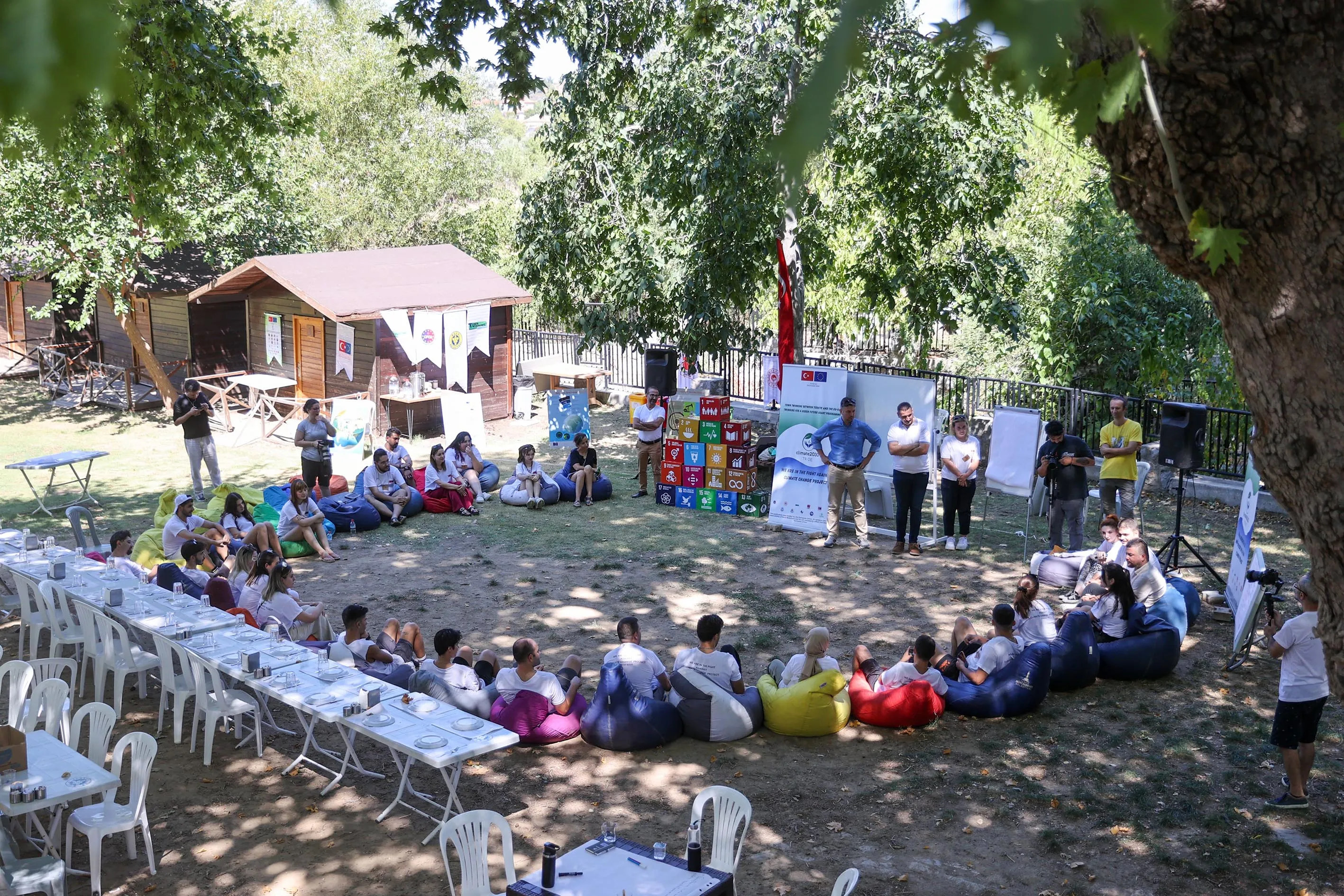 Buca Belediyesi, iklim değişikliğiyle mücadele için gençlere yönelik bir kamp düzenliyor. Kampta iklim çözümleri eğitimleri, çalıştaylar ve teknik geziler yer alıyor.