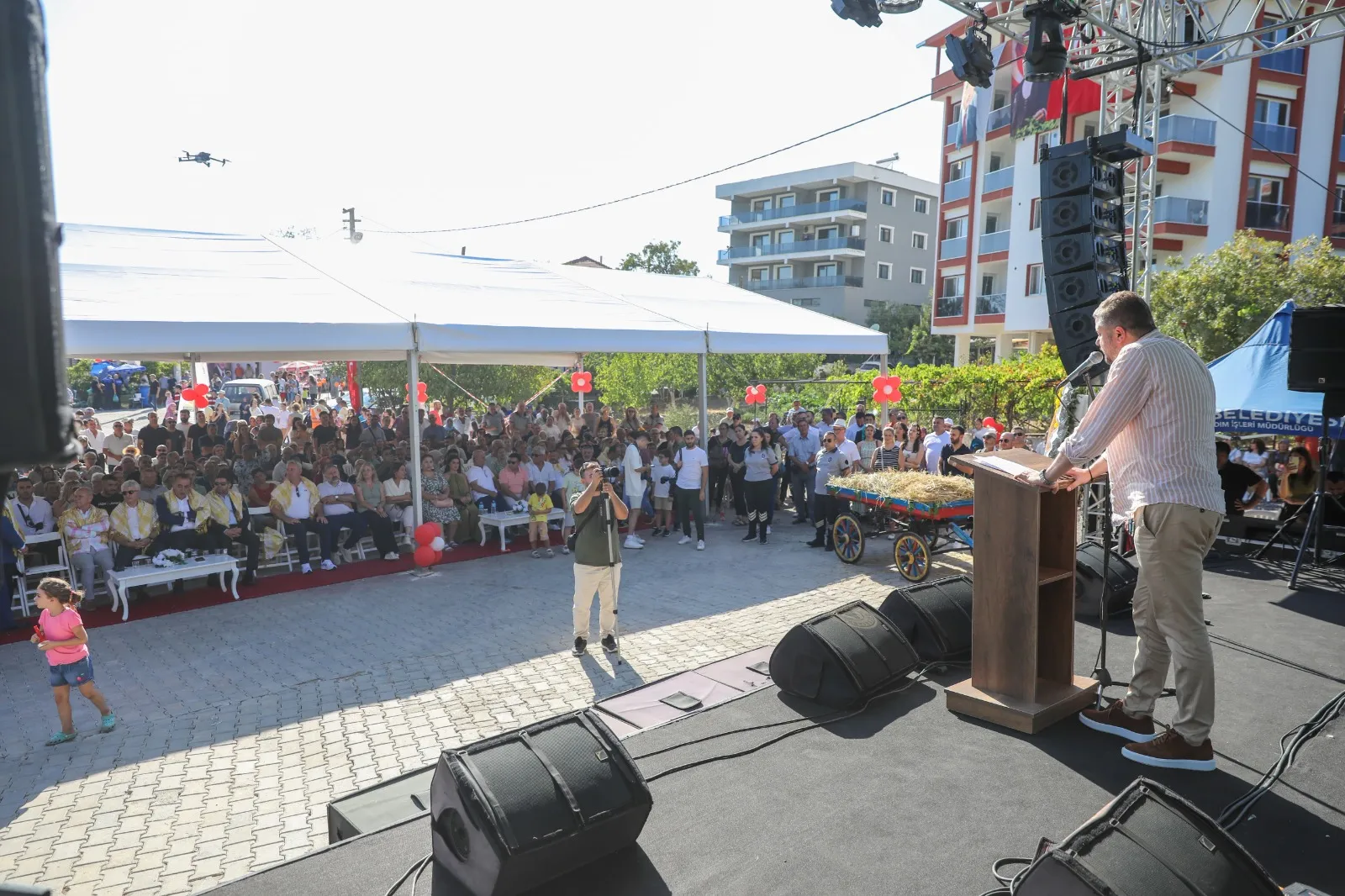 Buca'da düzenlenen Kırklar Kavun Festivali büyük ilgi gördü. Festivalde en iyi kavun yarışması yapıldı, yöresel sanatçılar sahne aldı ve üretici pazarı kuruldu. 