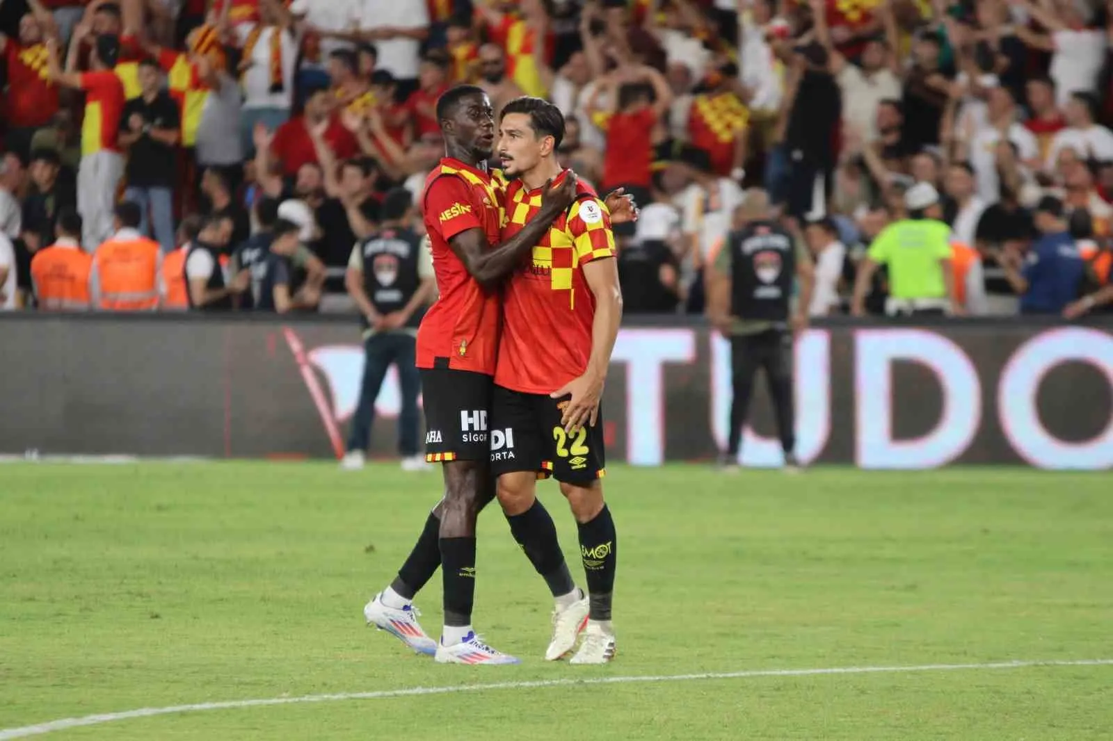 Göztepe’nin yeni transferlerinden skor katkısı