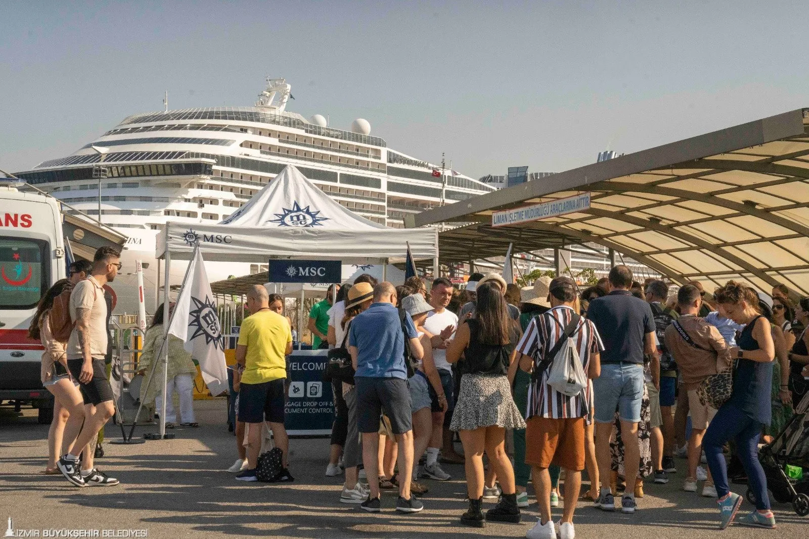 İzmir'e gelen kruvaziyer yolcuları artık İZDENİZ gemileriyle Karşıyaka'yı keşfe çıkıyor. Bu yeni proje ile İzmir'in turizm potansiyeli daha da güçleniyor.