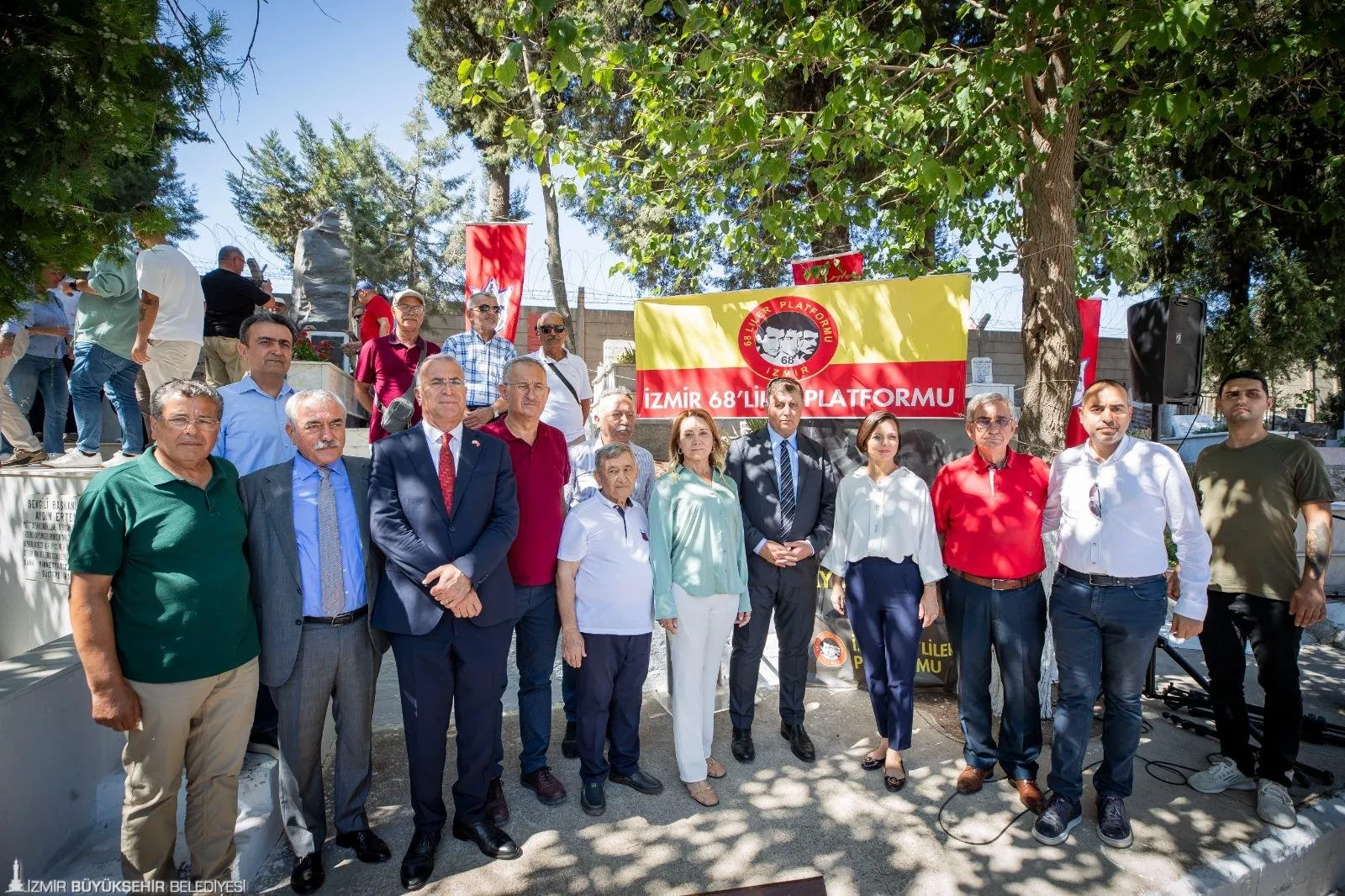 Eski Gültepe Belediye Başkanı Aydın Erten, vefatının 24. yılında sevenleri tarafından anıldı. İzmir Büyükşehir Belediye Başkanı Cemil Tugay da törene katılarak duygusal bir konuşma yaptı.