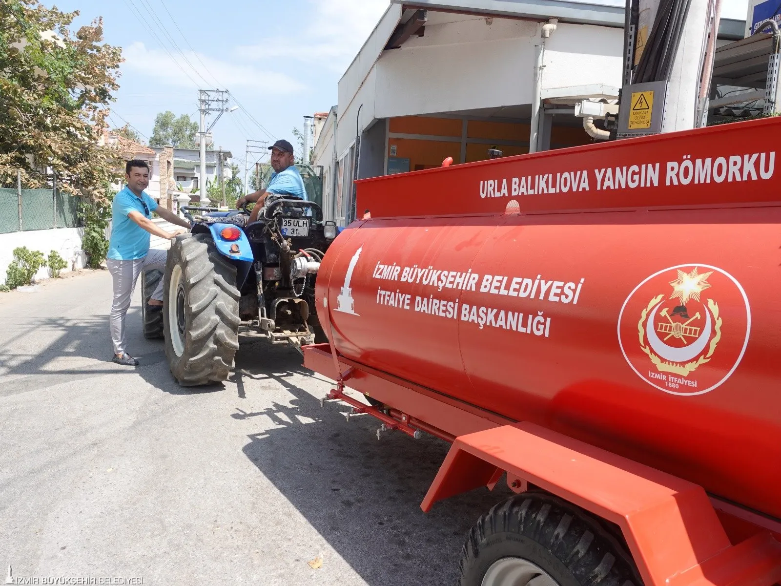 İzmir Büyükşehir Belediyesi, orman yangınlarına karşı önemli bir adım atarak 40 yeni tanker daha dağıttı. Böylece toplam tanker sayısı 440'a ulaştı. 