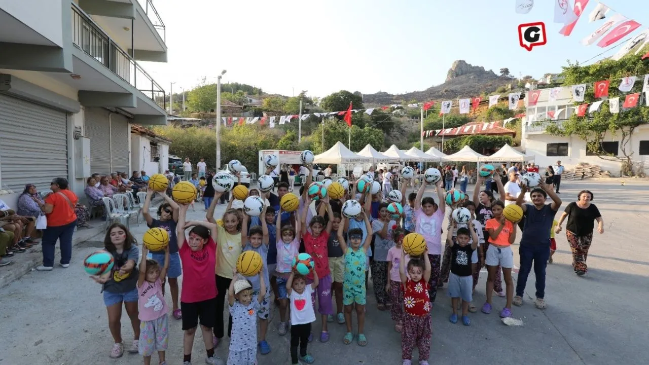 Karşıyaka Belediyesi, Yangından Etkilenen Çocuklara Moral Oldu