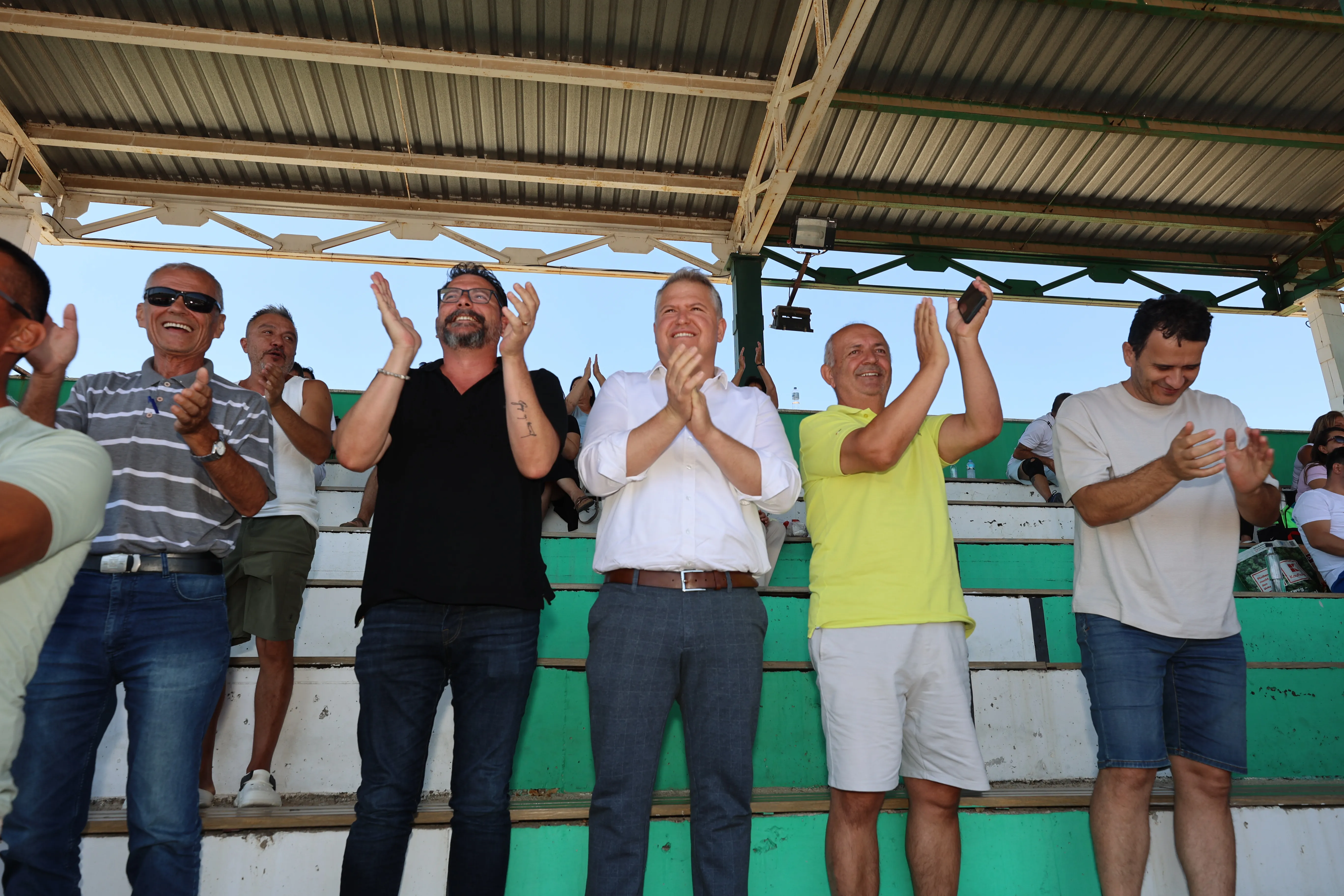 Urla Belediyesi tarafından düzenlenen 4. Klazomenai U12 Futbol Turnuvası'nda şampiyonluk Urla Belediye Spor'un oldu.