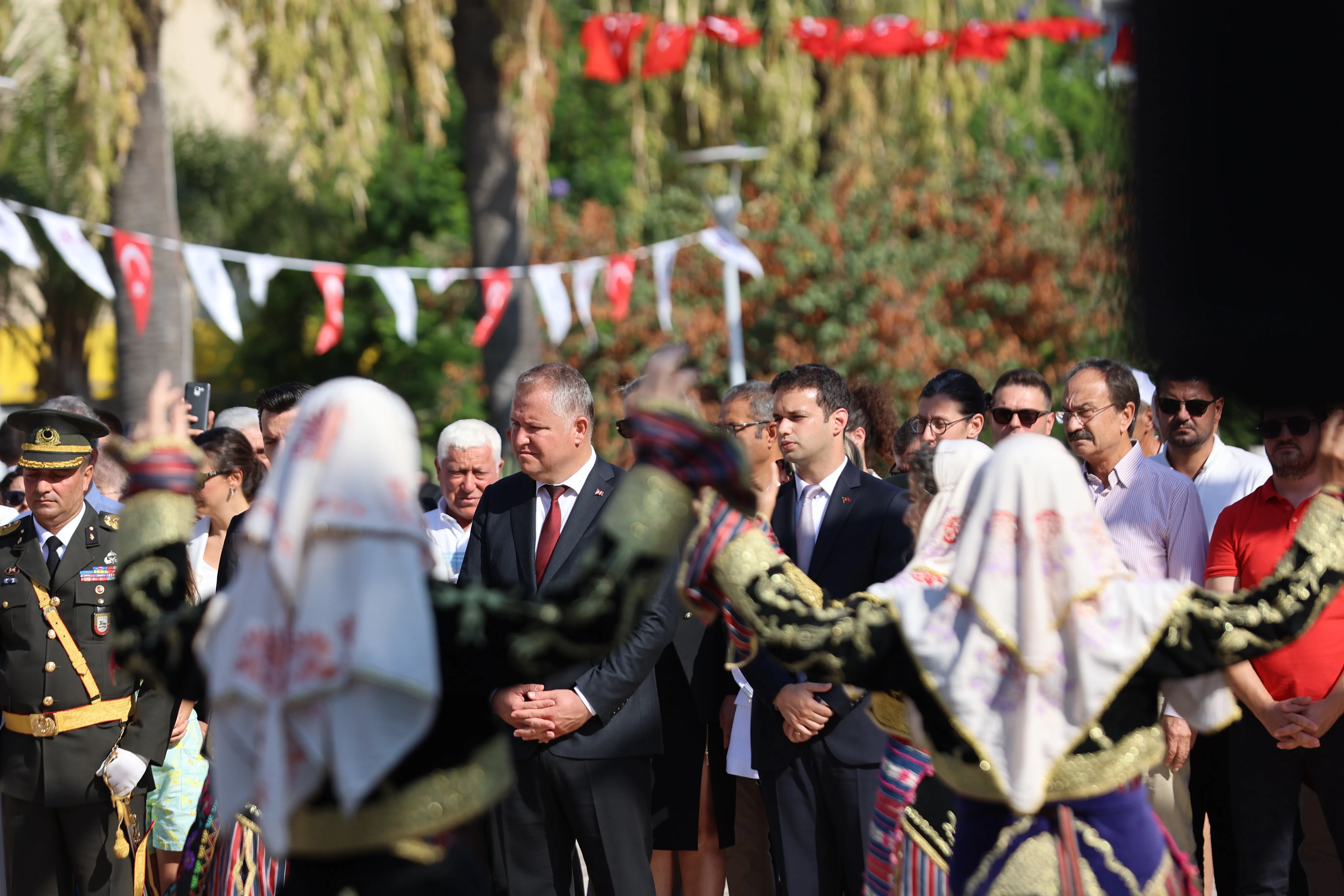 30 Ağustos Zafer Bayramı'nın 102. yıl dönümü, Urla Cumhuriyet Meydanı'nda gerçekleştirilen resmi törenle kutlandı.