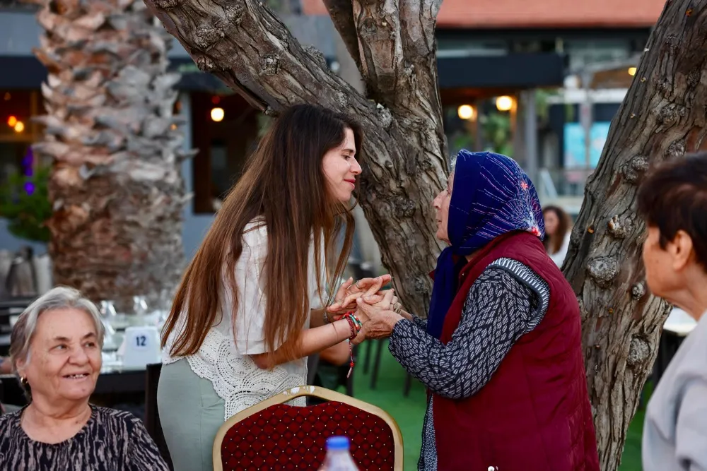 Çeşme Belediye Başkanı Lâl Denizli, 19 Eylül Gaziler Günü dolayısıyla düzenlenen yemekte, gazilerimizin fedakarlıklarını anarak duygusal bir konuşma yaptı. 