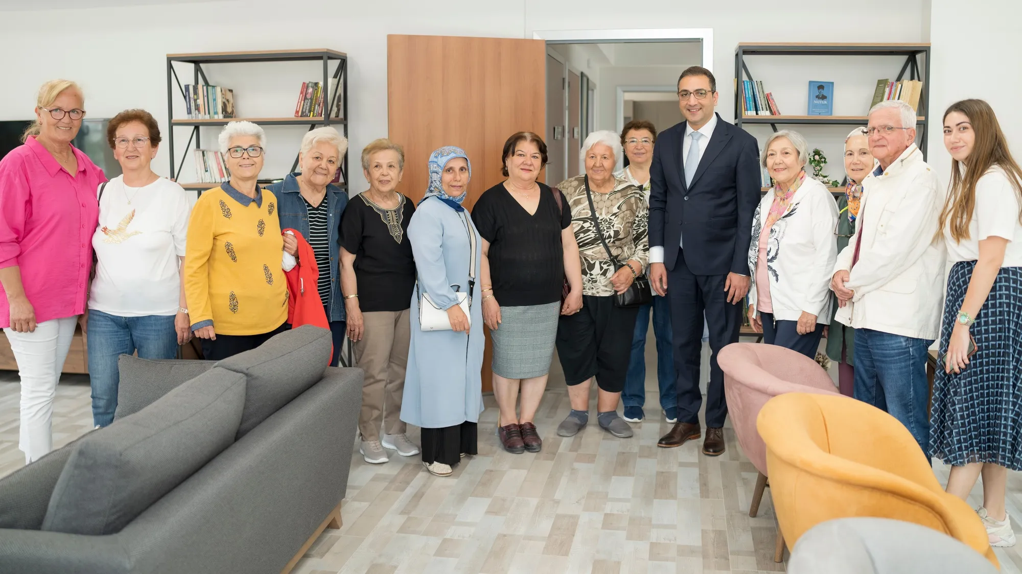 Balçova Belediyesi’nin Olgun Gençlik Merkezi, yeni dönemde Yeşilçam’ın sevilen ismi Salih Güney’i ağırlıyor. Merkez, kursiyerlerine yönelik yeni kurslarla da dikkat çekiyor.