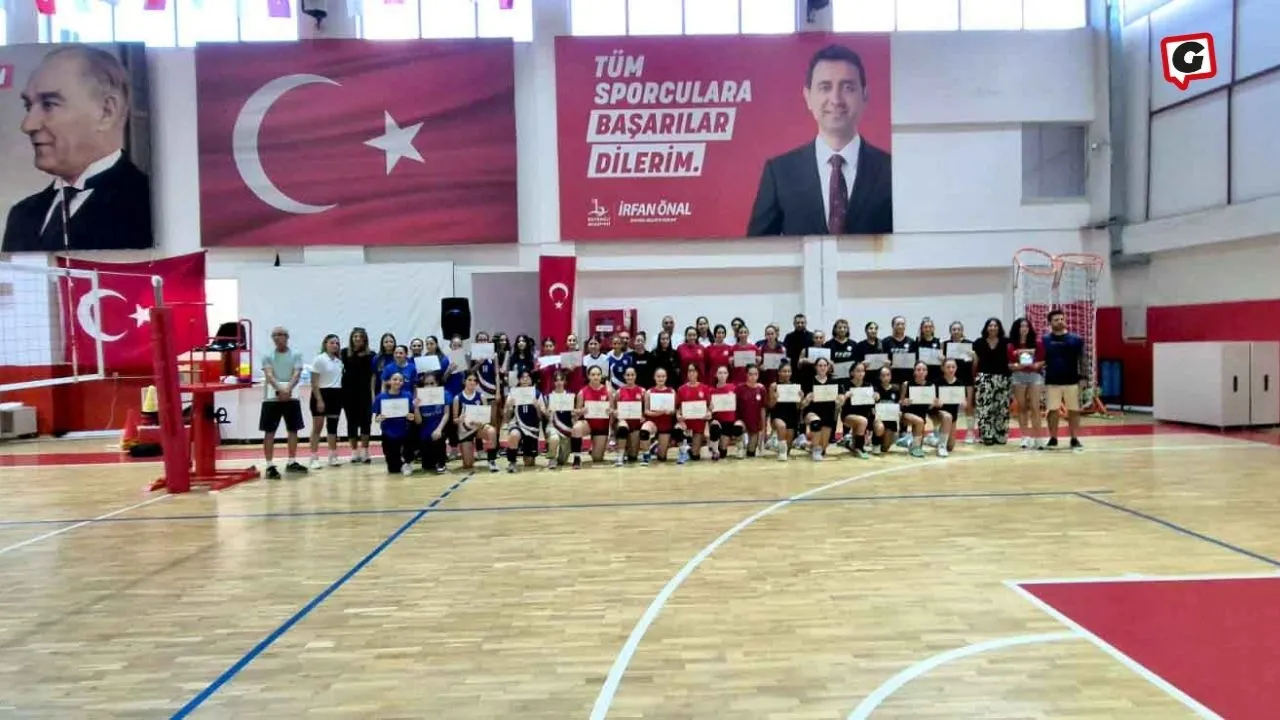 Bayraklı'da 9 Eylül Coşkusu: Voleybol Turnuvası Şampiyonu Belli Oldu