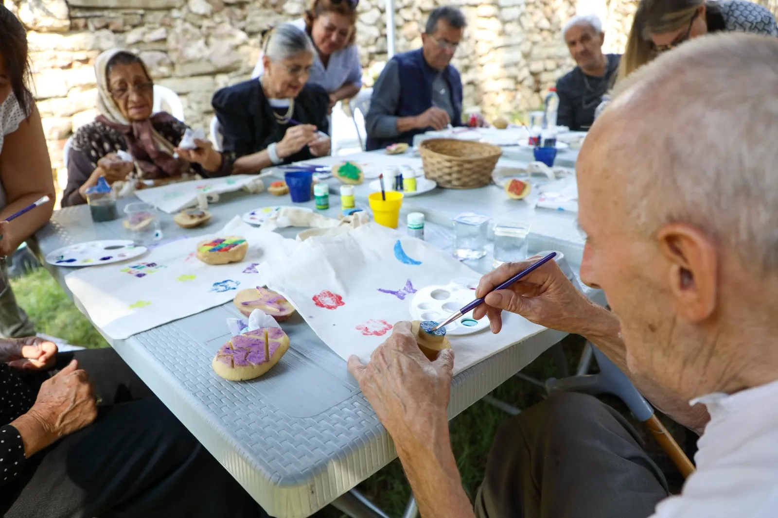 Buca Belediyesi, 21 Eylül Dünya Alzheimer Günü kapsamında Ata Evi'nde düzenlediği etkinlikle 60 yaş üstü vatandaşların farkındalığını artırdı.