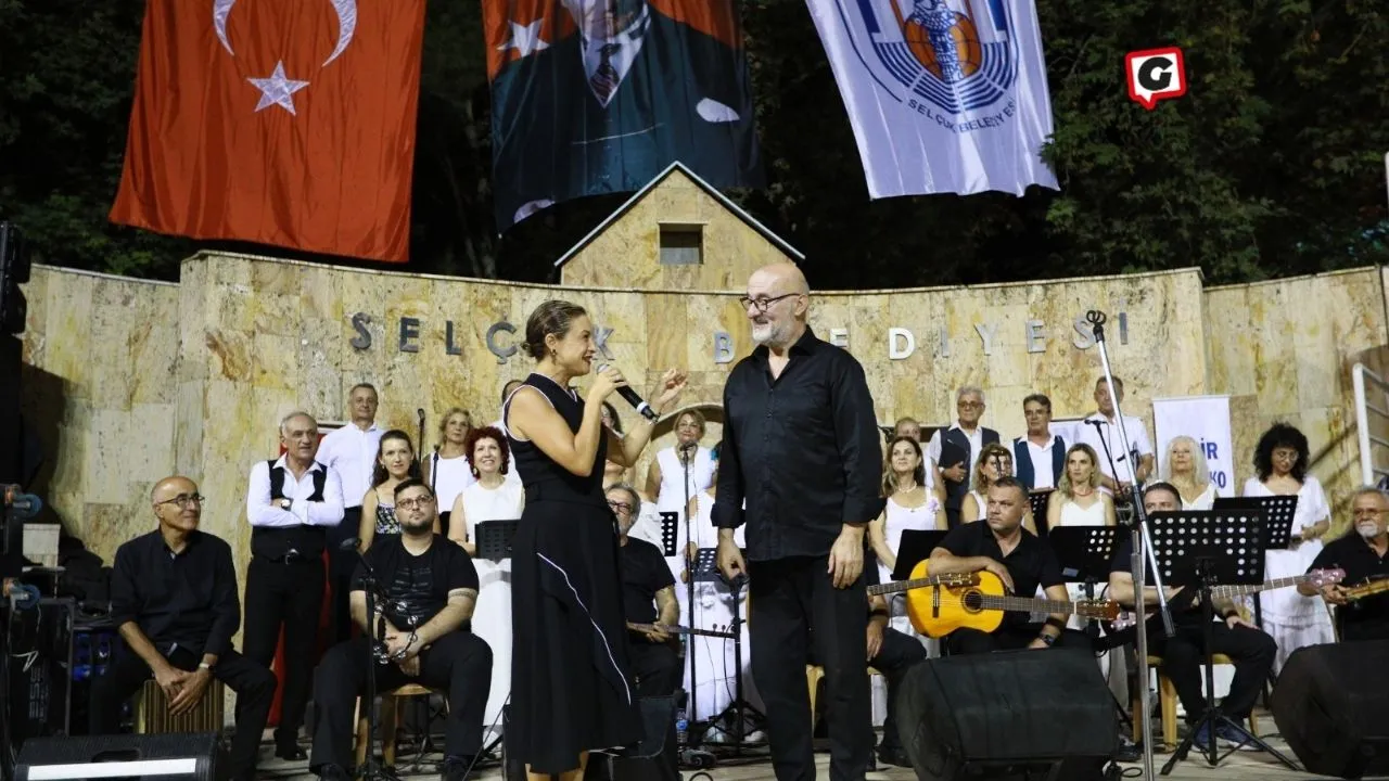 Efes'te Barışın Sesi: Rebetiko Korosu'ndan Unutulmaz Konser