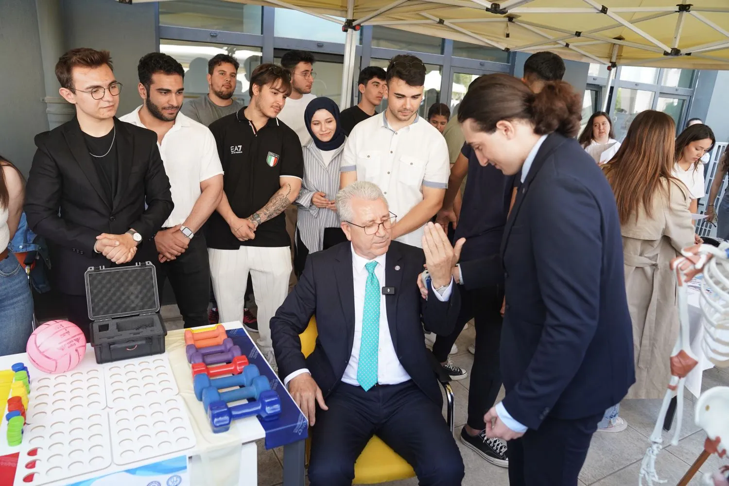 Ege Üniversitesi; tıp, diş hekimliği, eczacılık, hemşirelik gibi birçok sağlık disiplininde eğitim veren üniversite, aynı zamanda sayısız araştırma merkezi ve hastanesiyle de dikkat çekiyor.