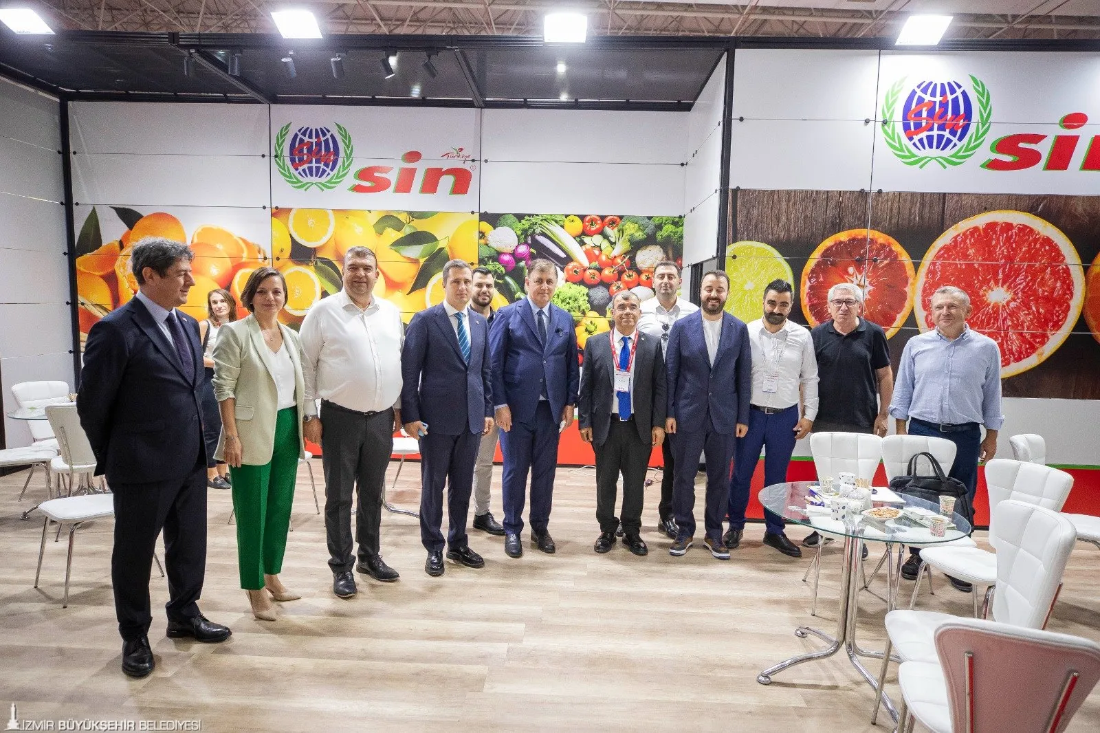 Türkiye'nin en büyük tarım fuarı Interfresh Eurasia, bu yıl ilk kez İzmir'de gerçekleştirildi. Fuar, 55 ülkeden katılımcı ve 30'dan fazla uluslararası market zinciriyle bir araya geldi.