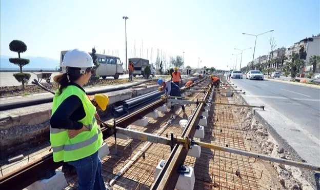 İzmir Büyükşehir'de kapsam dışı mühendisler "Eşit işe eşit ücret" istiyor