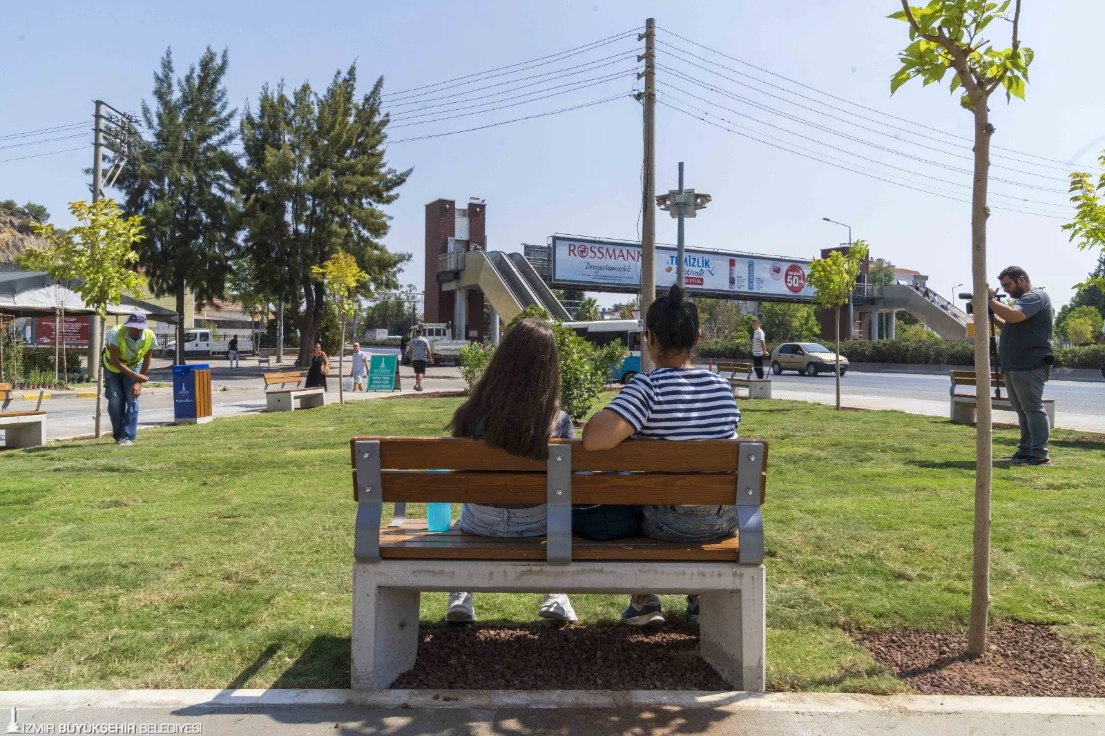 İzmir Büyükşehir Belediyesi, vatandaşların talepleri doğrultusunda Soğukkuyu'da bulunan bir alanı peyzaj çalışmasıyla güzelleştirdi.