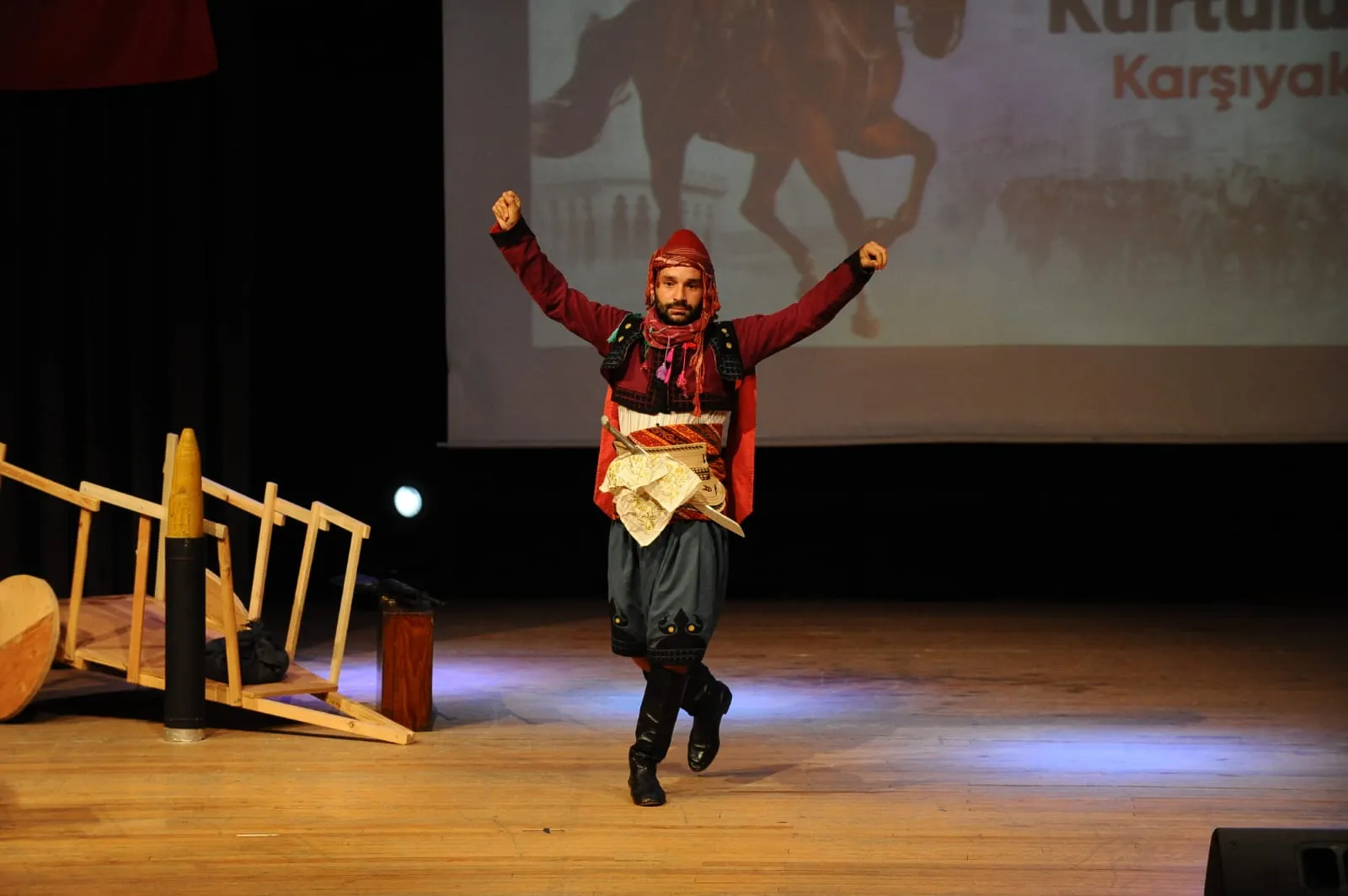 Karşıyaka Belediyesi, 9 Eylül'ü görkemli bir konserle kutladı. Başkan Yıldız Ünsal'ın katıldığı etkinlikte, milli mücadele ruhu yeniden canlandı.