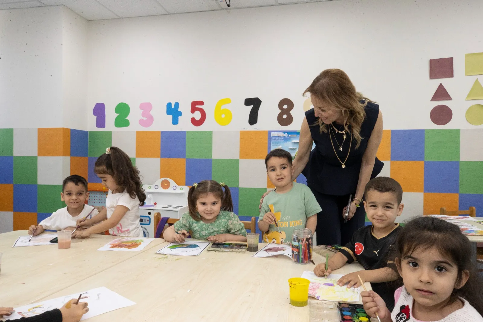 Konak Belediyesi, 3-5 yaş arası çocuklara yönelik ücretsiz okul öncesi eğitim veren 'Mutlu Çocuklar Oyun Evleri'ne kayıtları başlattı.