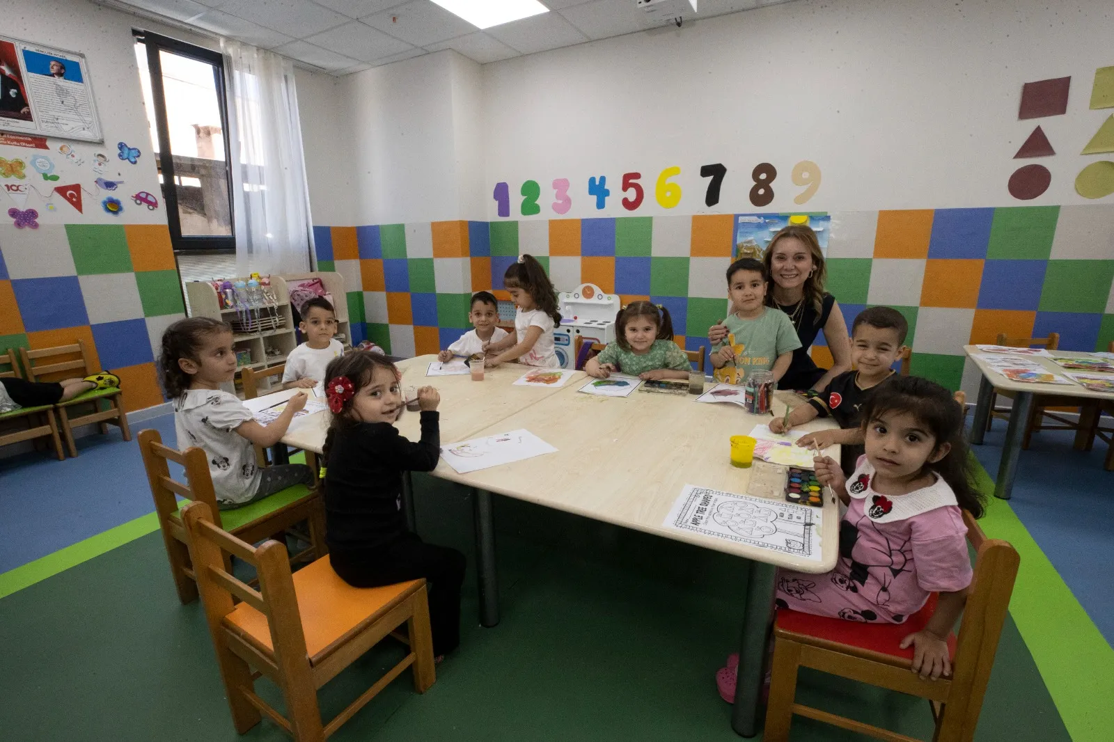 Konak Belediyesi, 3-5 yaş arası çocuklara yönelik ücretsiz okul öncesi eğitim veren 'Mutlu Çocuklar Oyun Evleri'ne kayıtları başlattı.