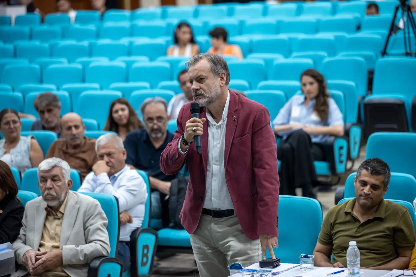 Konak Belediyesi, vatandaşların yaşam kalitesini artırmak için yeni projeler başlattı. İlçede yeni parklar, kreşler, semt merkezleri ve pazar yerleri yapılacak.