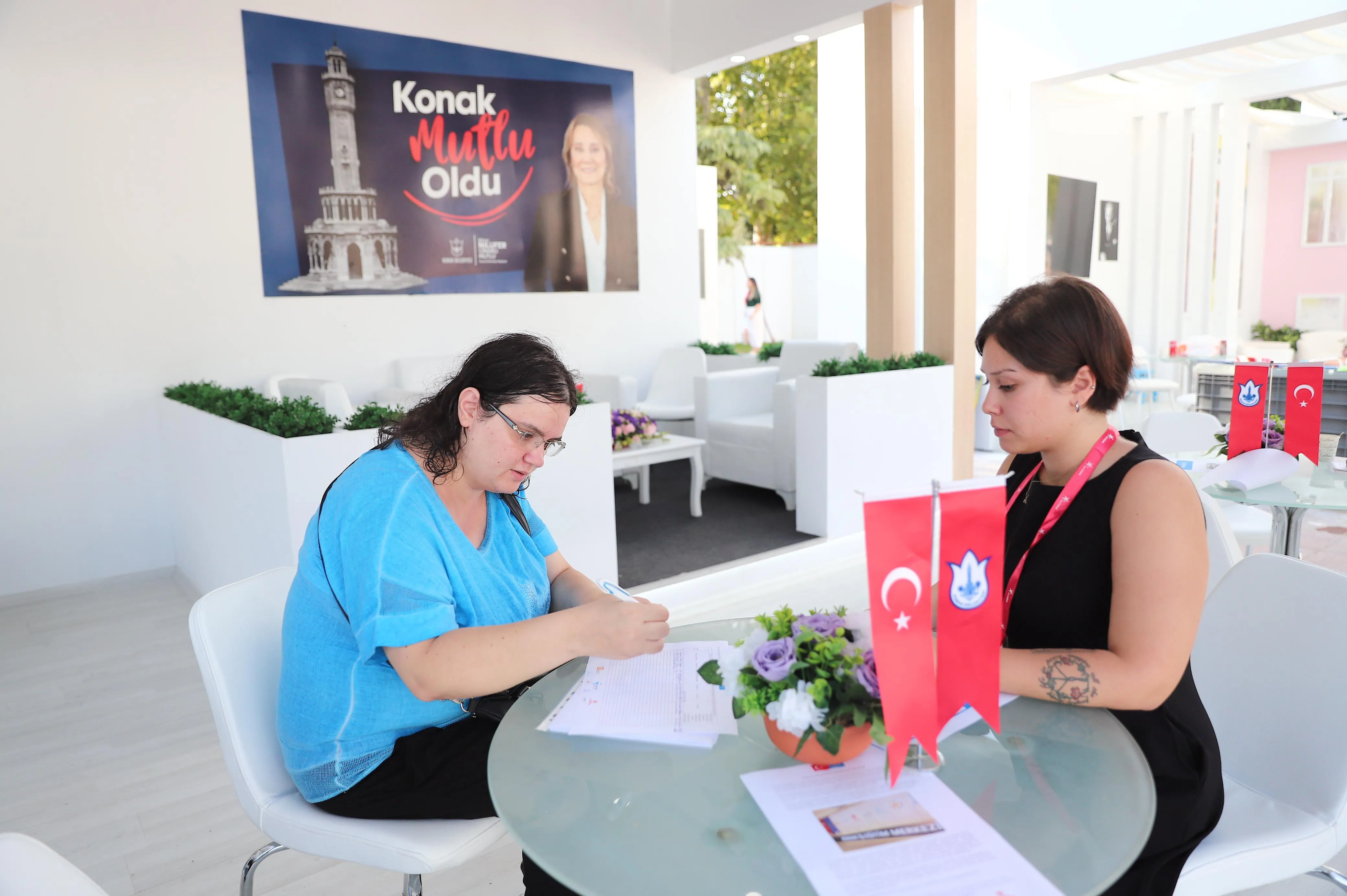 Konak Belediyesi, 93. İzmir Enternasyonal Fuarı'nda düzenlediği Kariyer Günleri ile iş arayanları ve işverenleri bir araya getirdi.