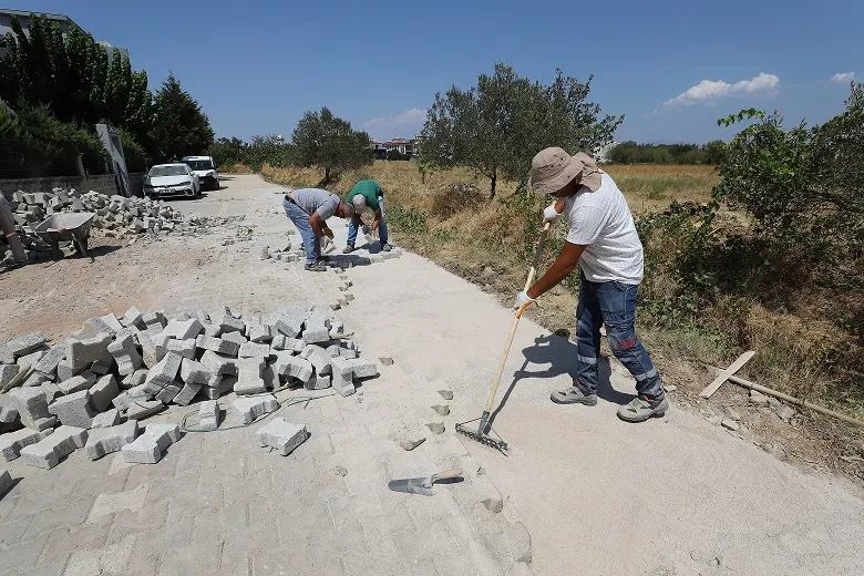 Menderes Belediyesi, Altıntepe Mahallesi'ne büyük bir yatırım yaparak mahalle sakinlerinin yaşam kalitesini artırdı.