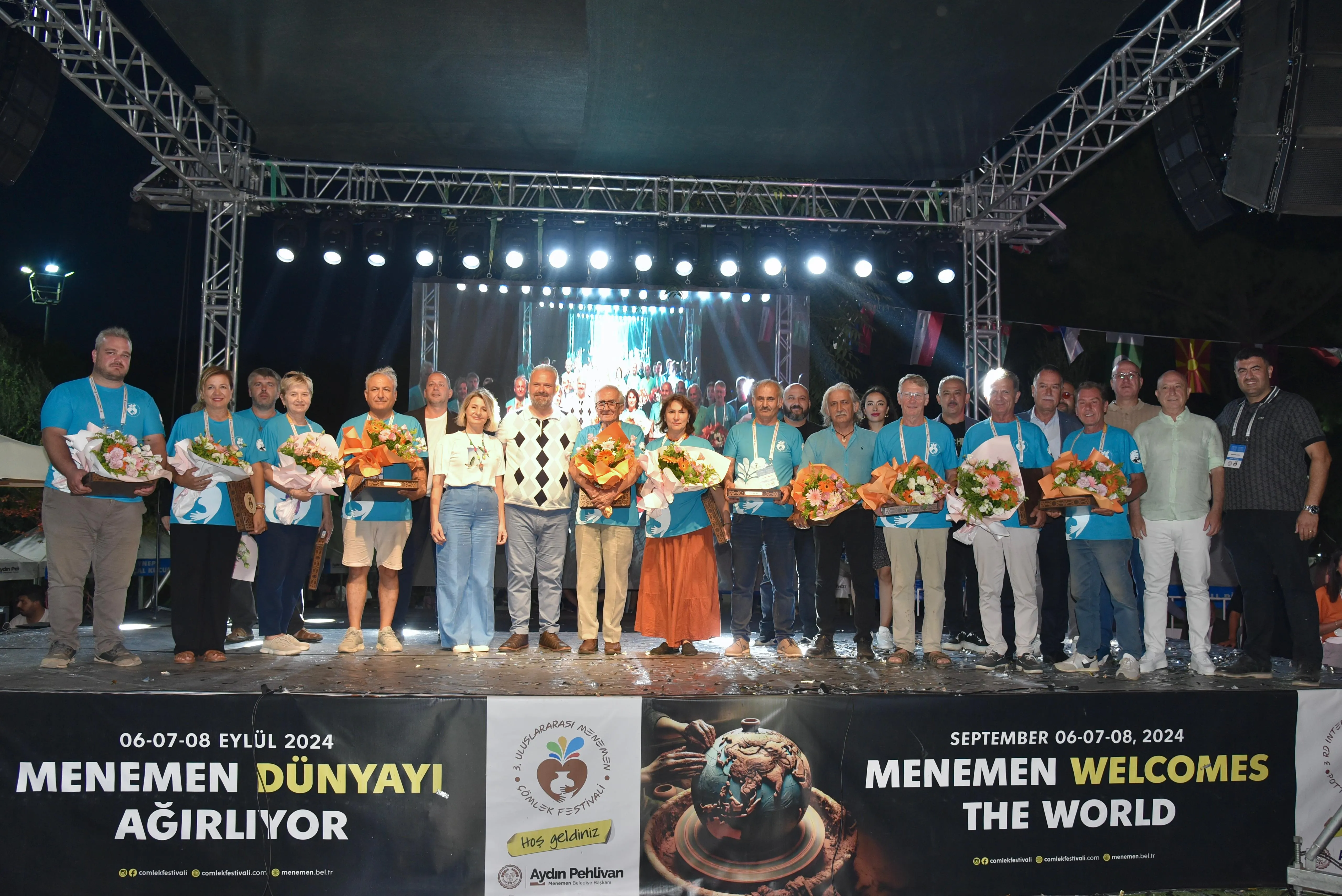 Menemen Belediyesi tarafından düzenlenen 3. Uluslararası Menemen Çömlek Festivali, 39 ülkeden katılımcı ve yüz binlerce ziyaretçiyle büyük bir ilgi gördü.