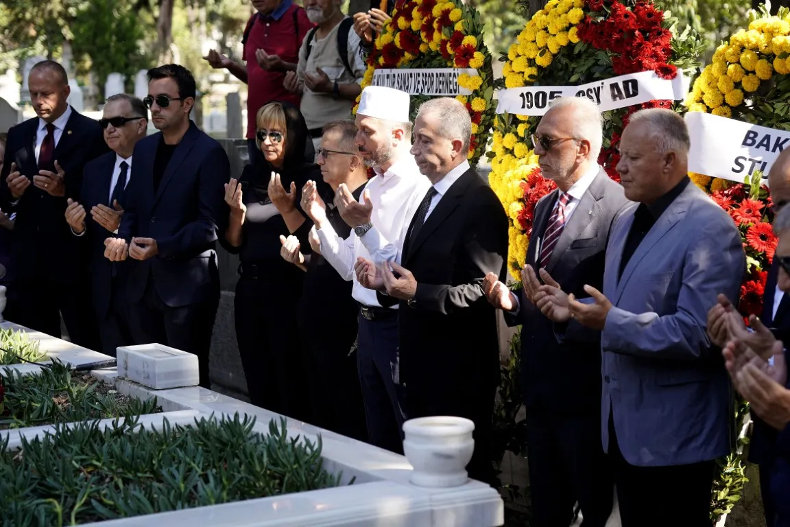 Metin Oktay kabri başında anıldı