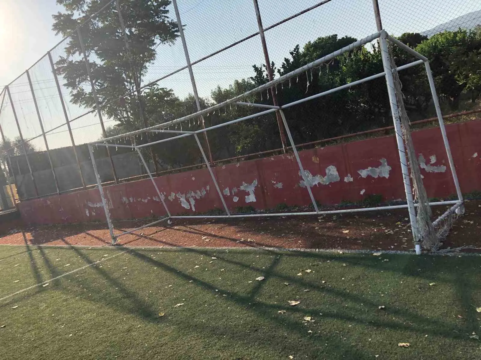 Narlıdere’deki Ali Artuner Stadyumu harabeye döndü