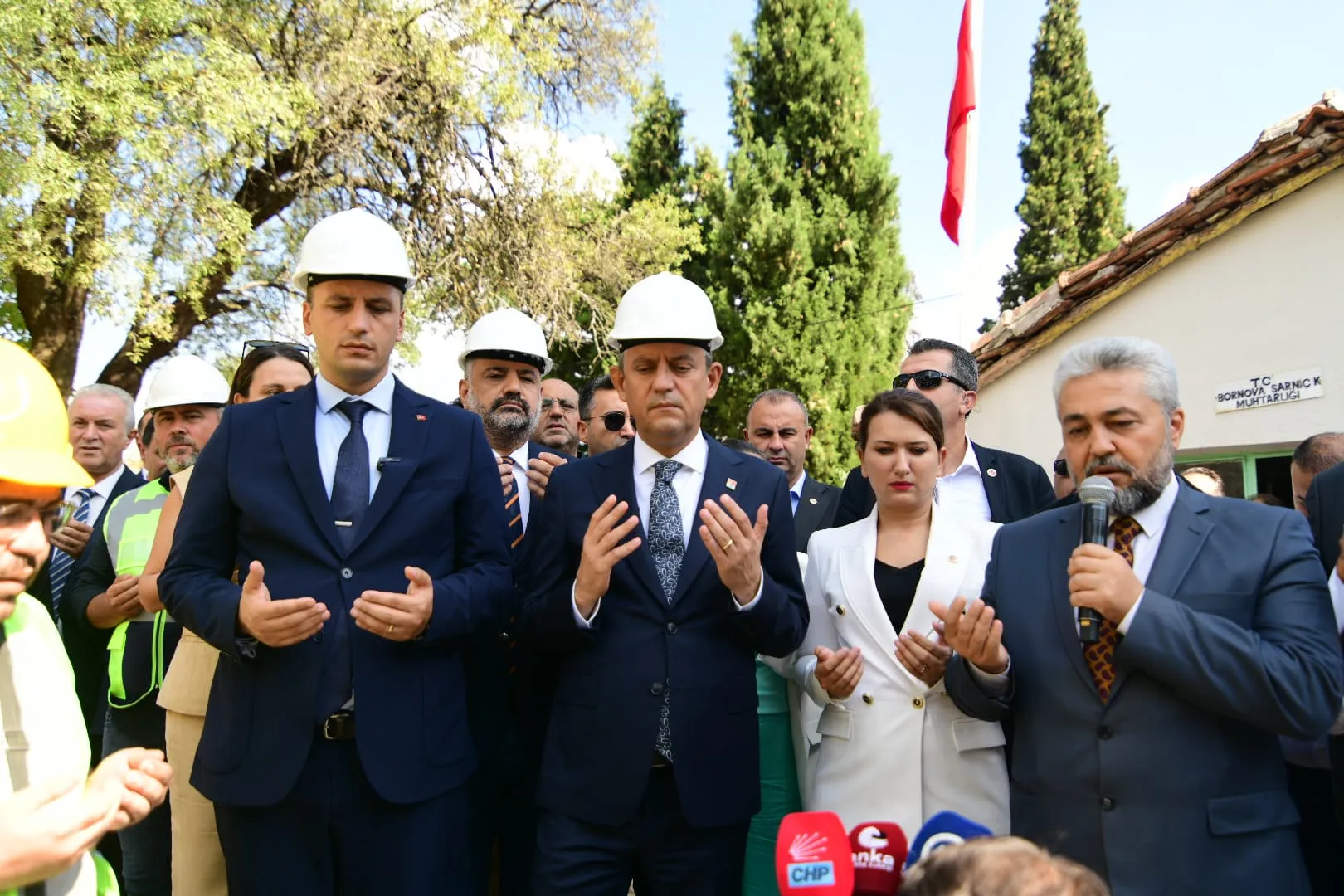 Özel'den Bornova'ya Mescid-i Aksa Temalı Cami Hediyesi